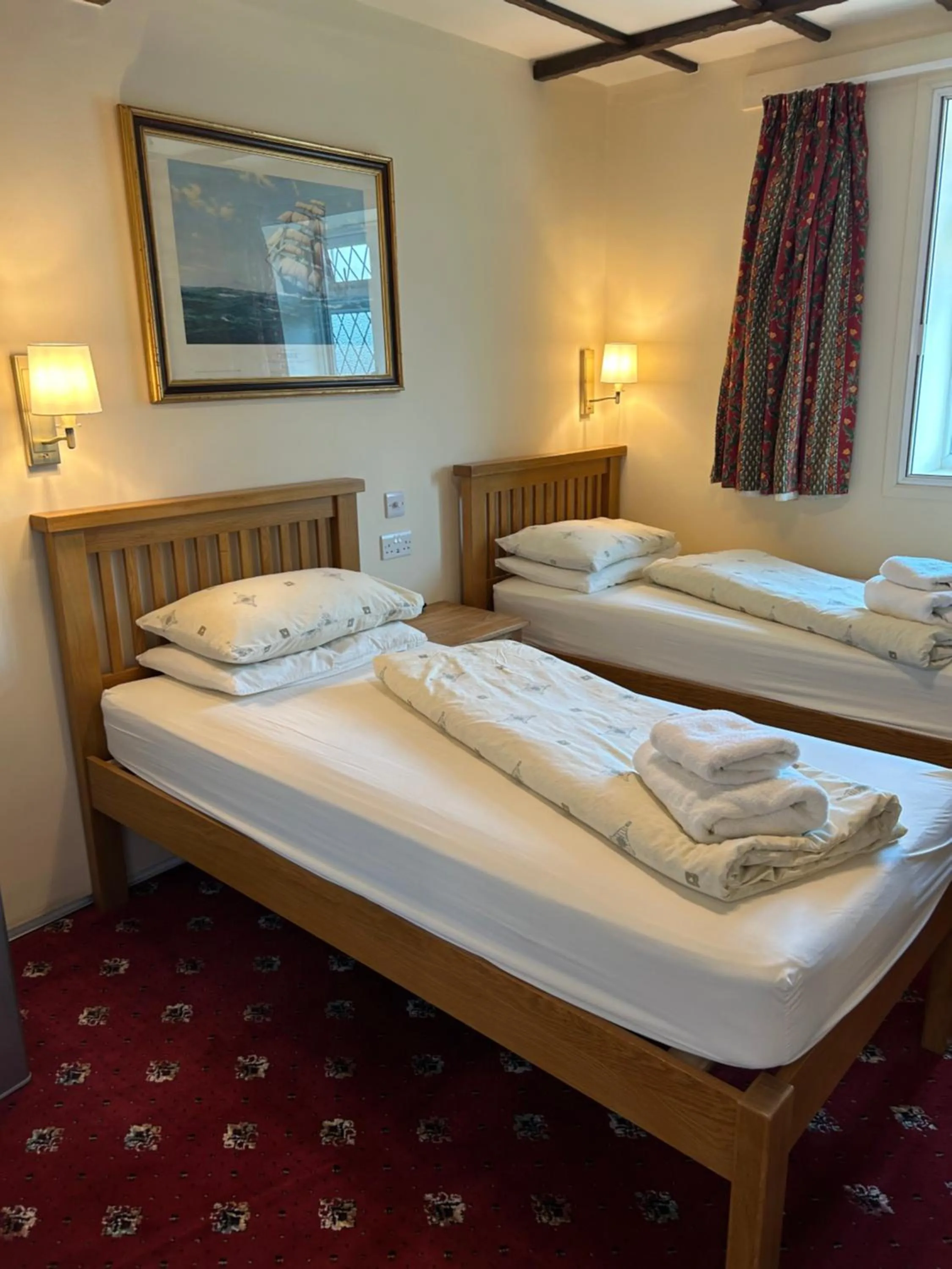Bed in Oakwood Bed and Breakfast Heathrow