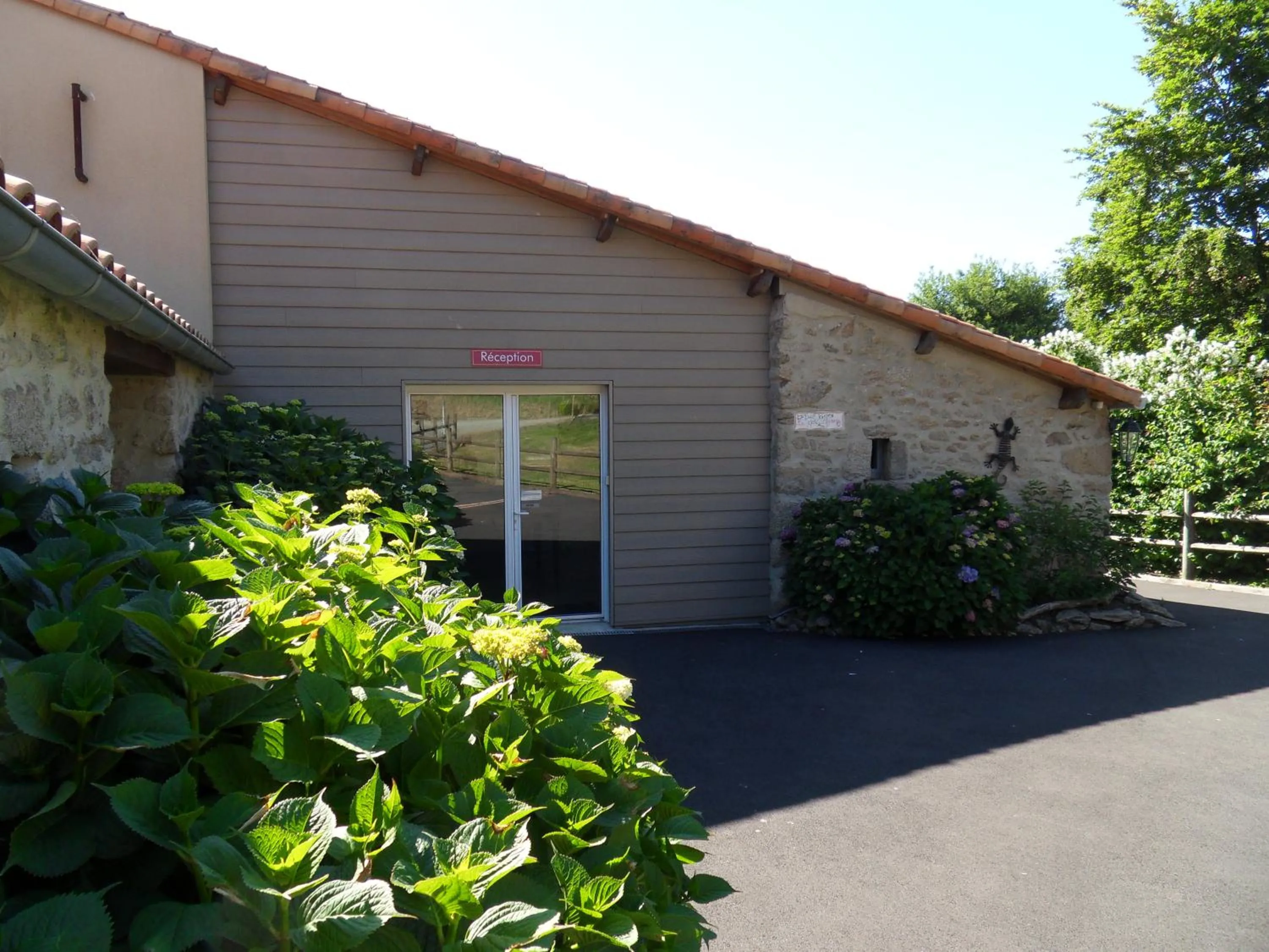 Property building in Au Petit Bignon