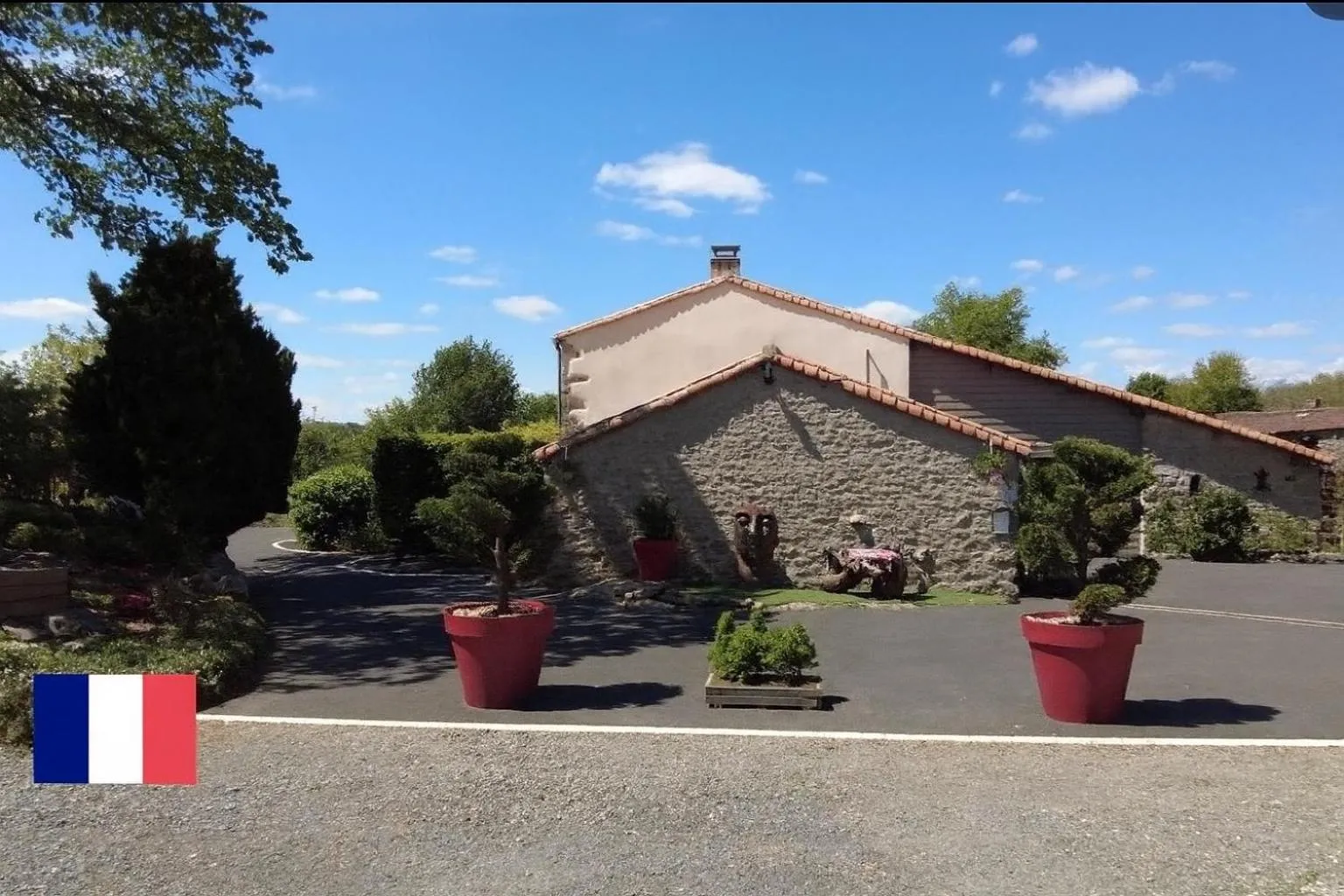 Property building in Au Petit Bignon