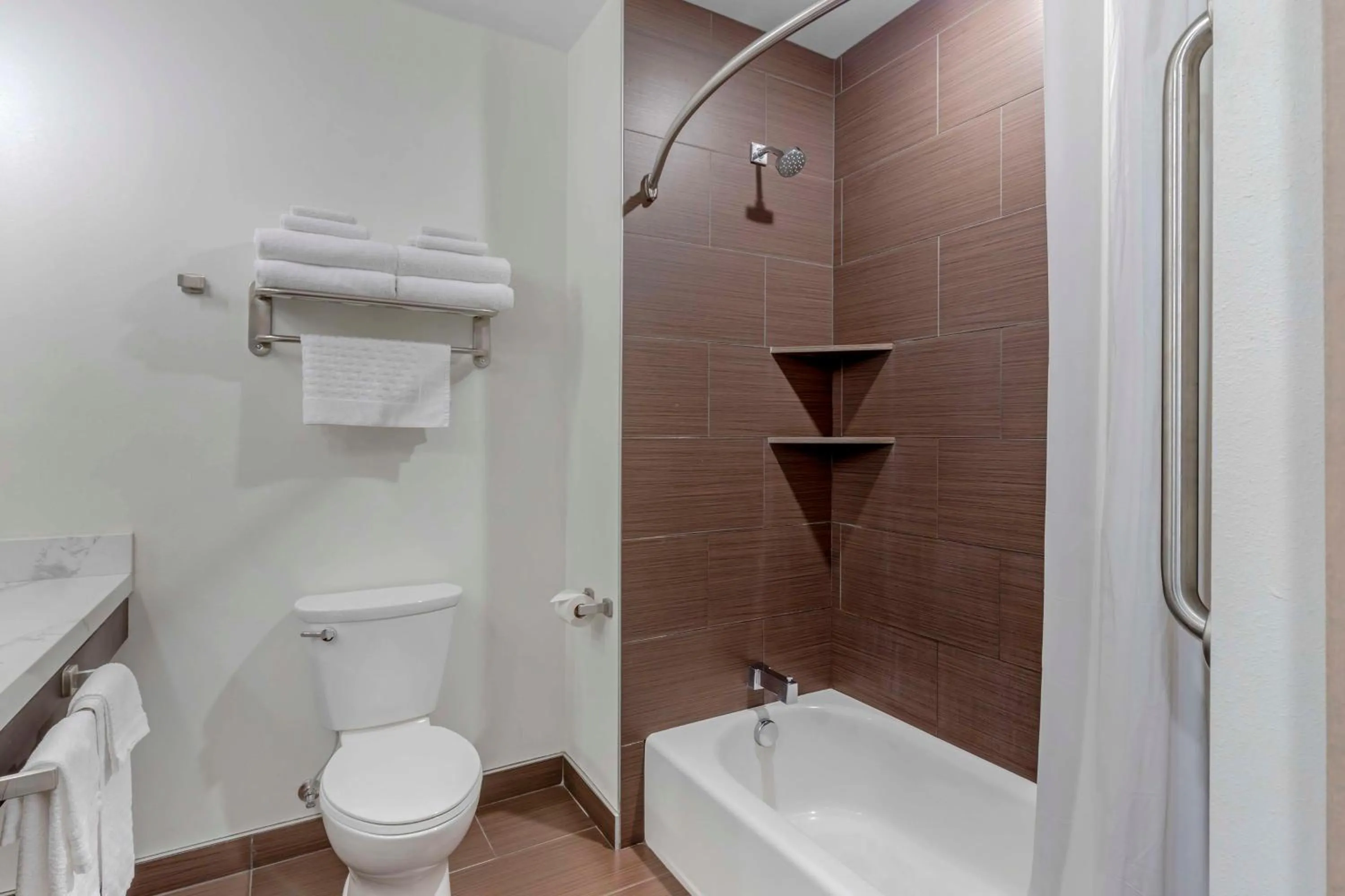 Bathroom in Best Western Plus Peppertree Nampa Civic Center Inn