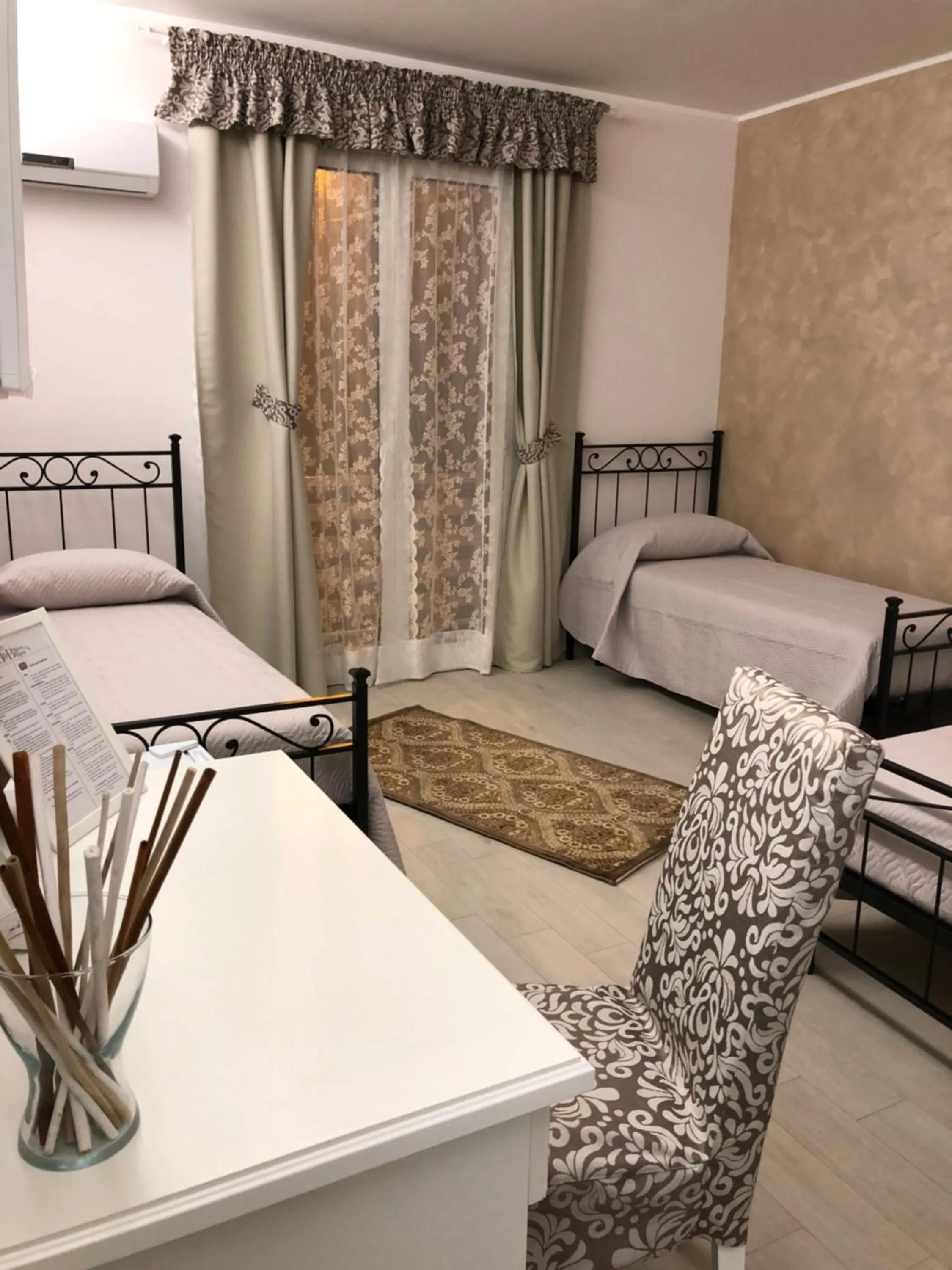 Photo of the whole room in Maison Bijou B&B