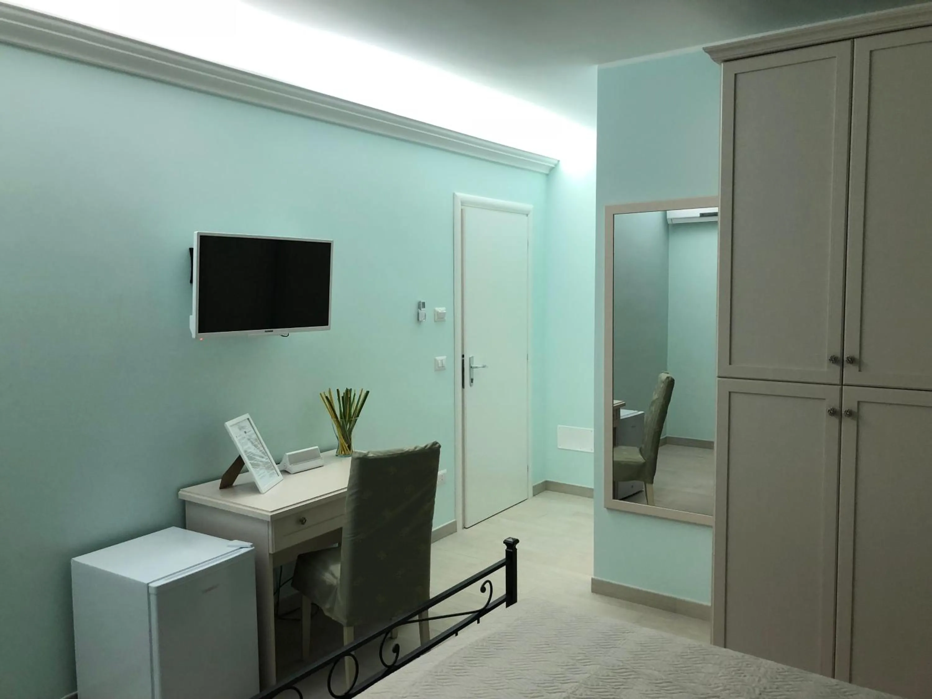 Photo of the whole room in Maison Bijou B&B