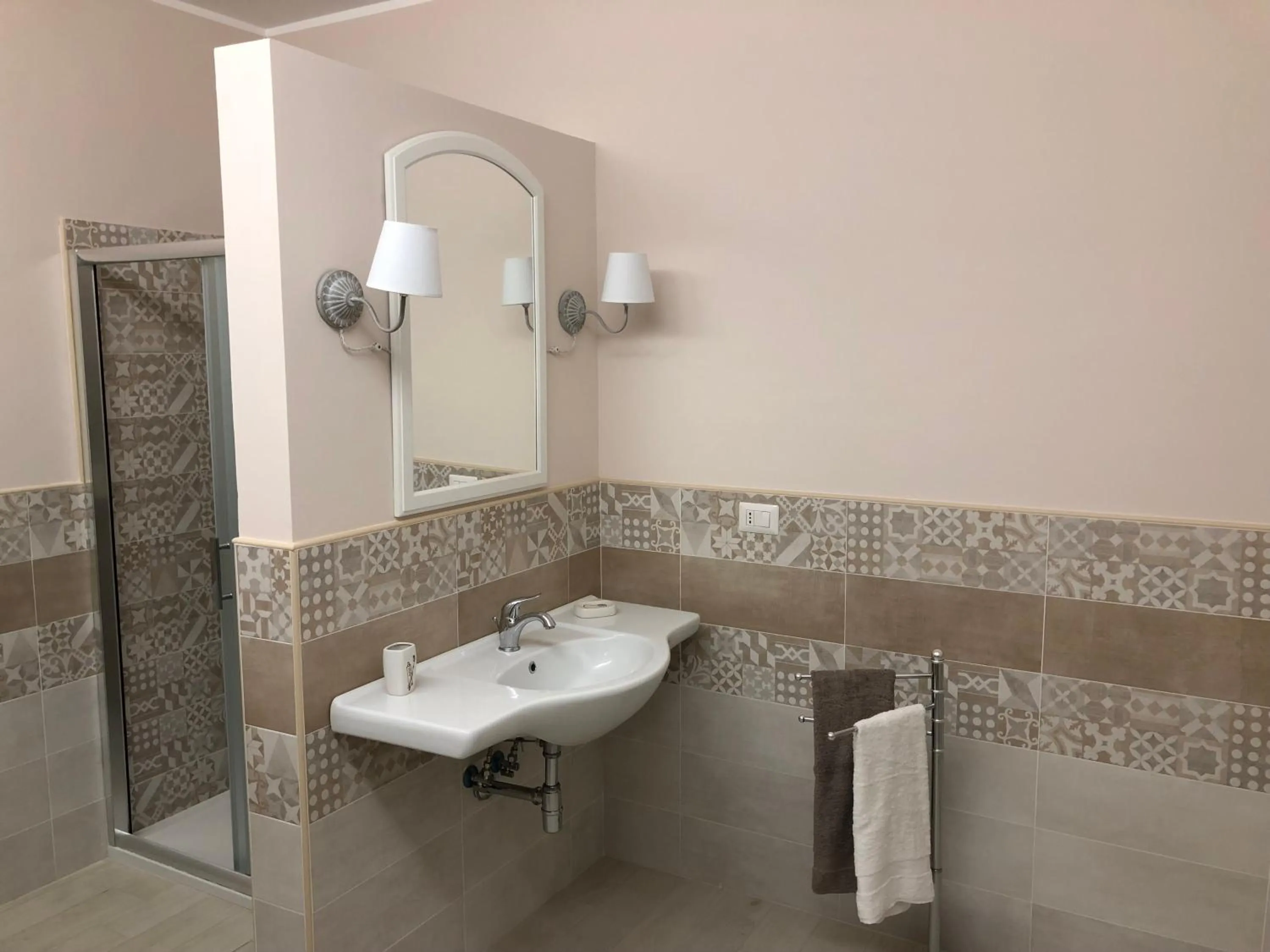 Shower in Maison Bijou B&B