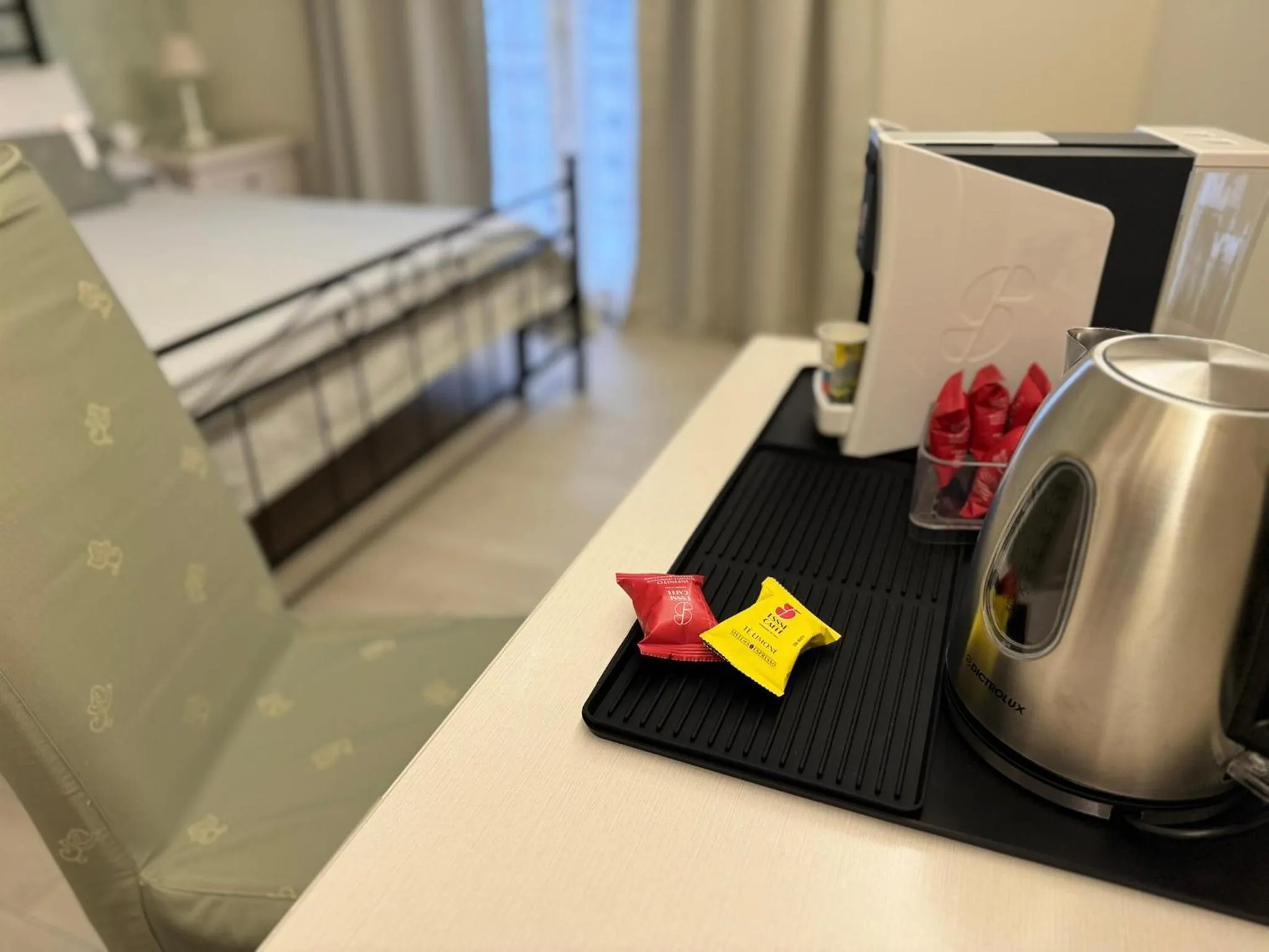 Coffee/tea facilities, Bed in Maison Bijou Guest House