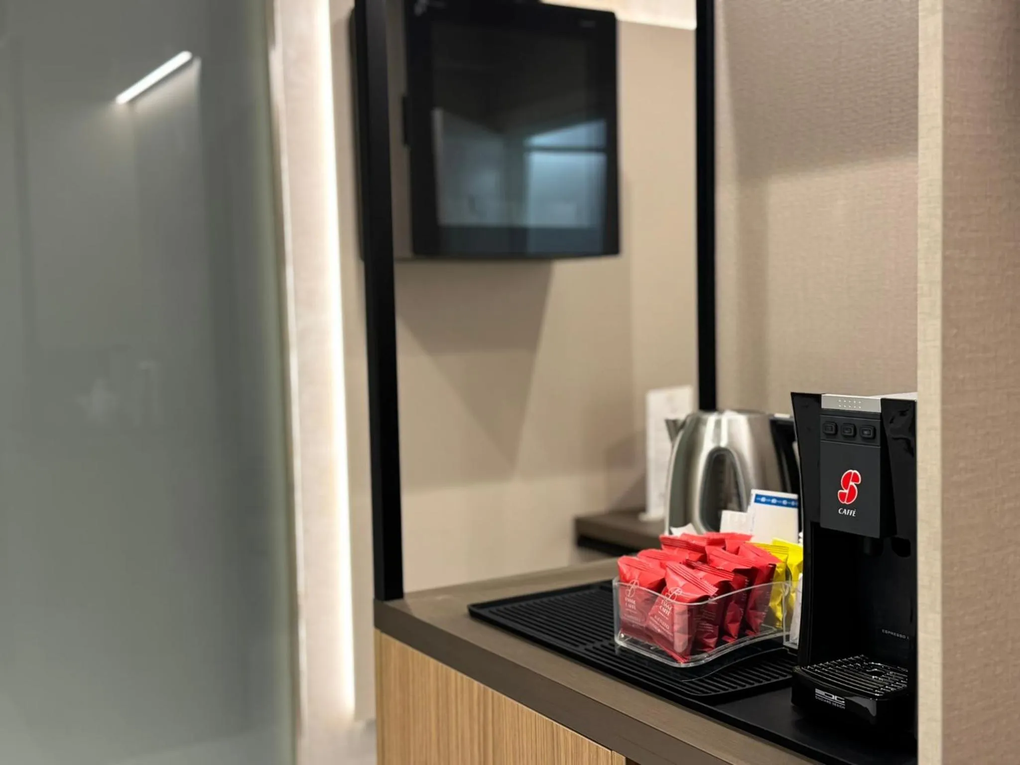 Coffee/tea facilities in Maison Bijou Guest House