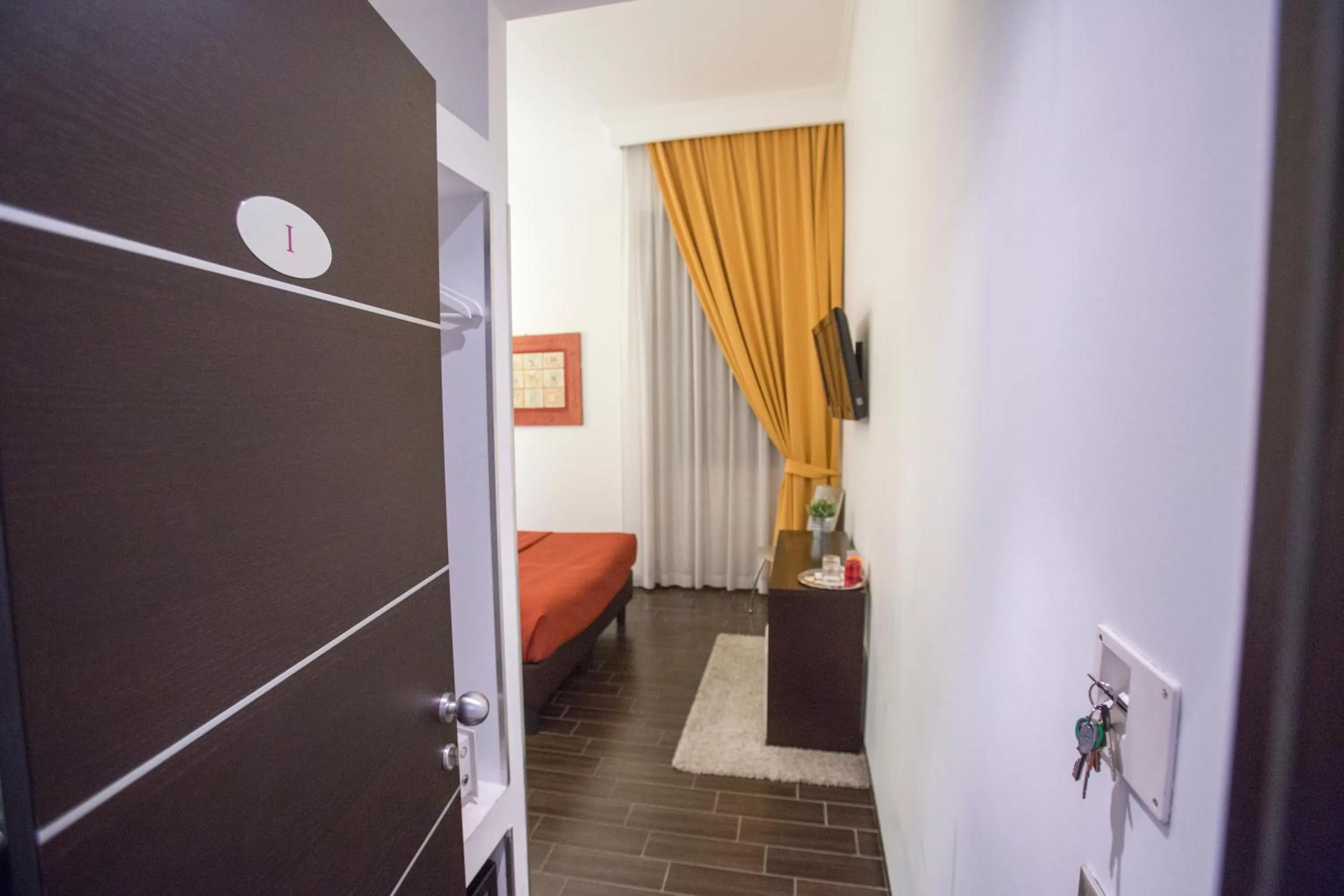 Photo of the whole room, Bed in Bbqueen