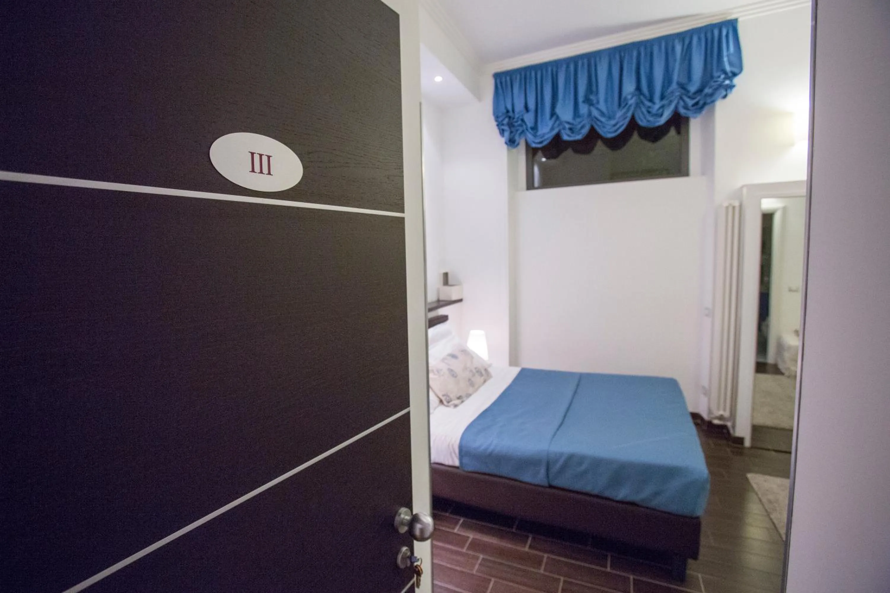 Photo of the whole room, Bed in Bbqueen