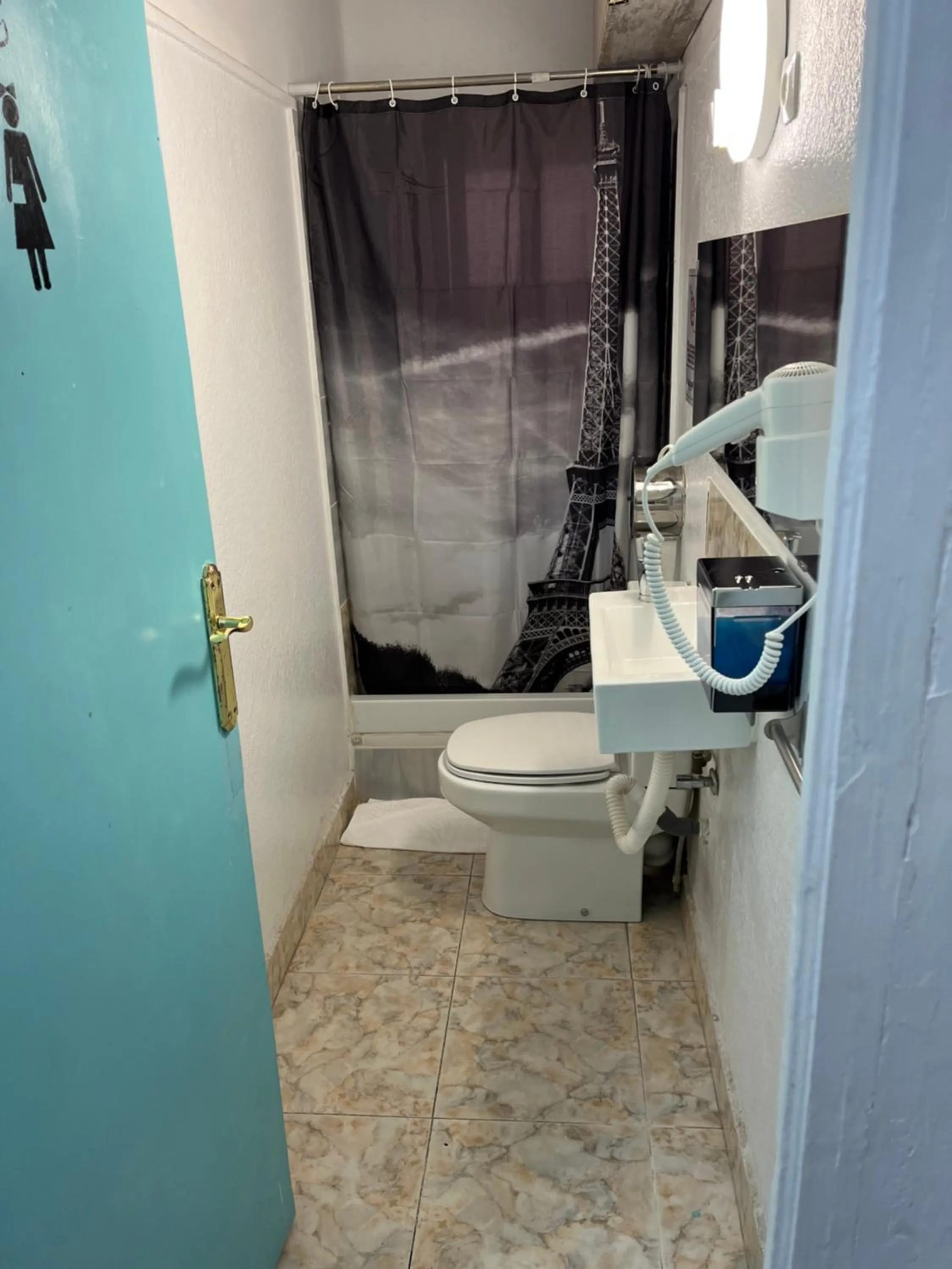 Shower in Casa de Huéspedes Almansa