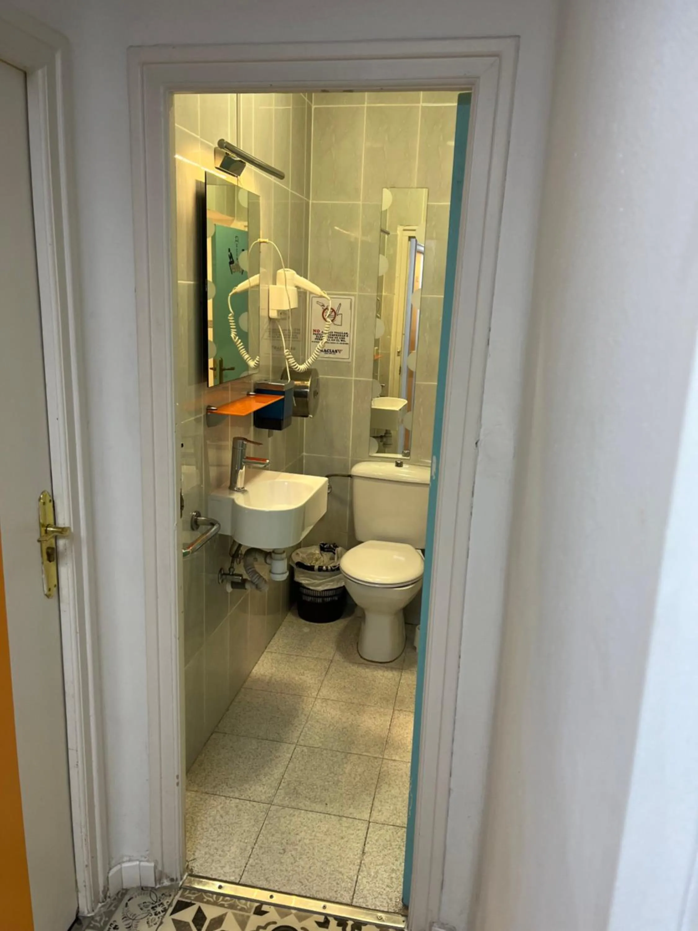 Bathroom in Casa de Huéspedes Almansa