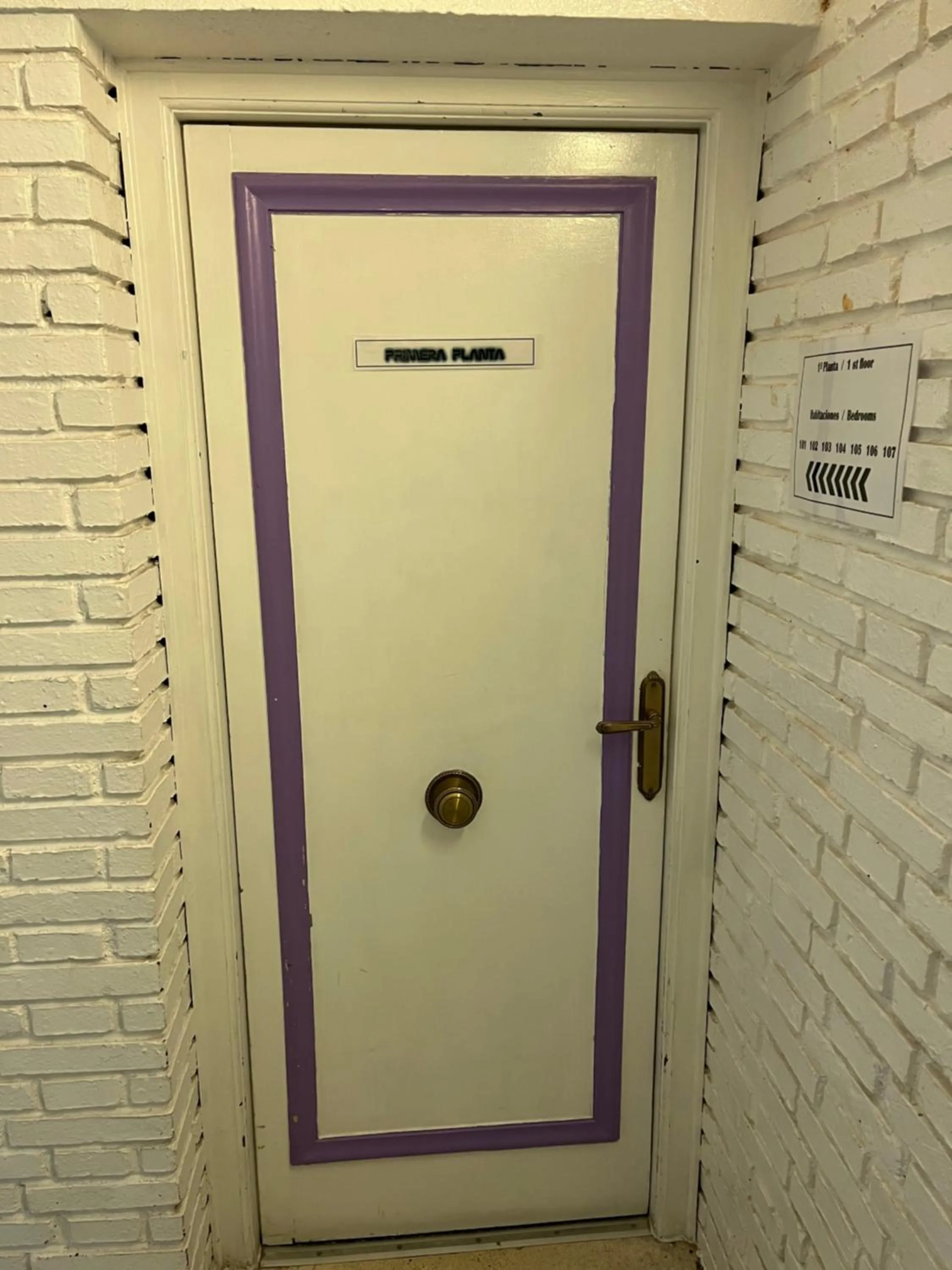 Property building in Casa de Huéspedes Almansa