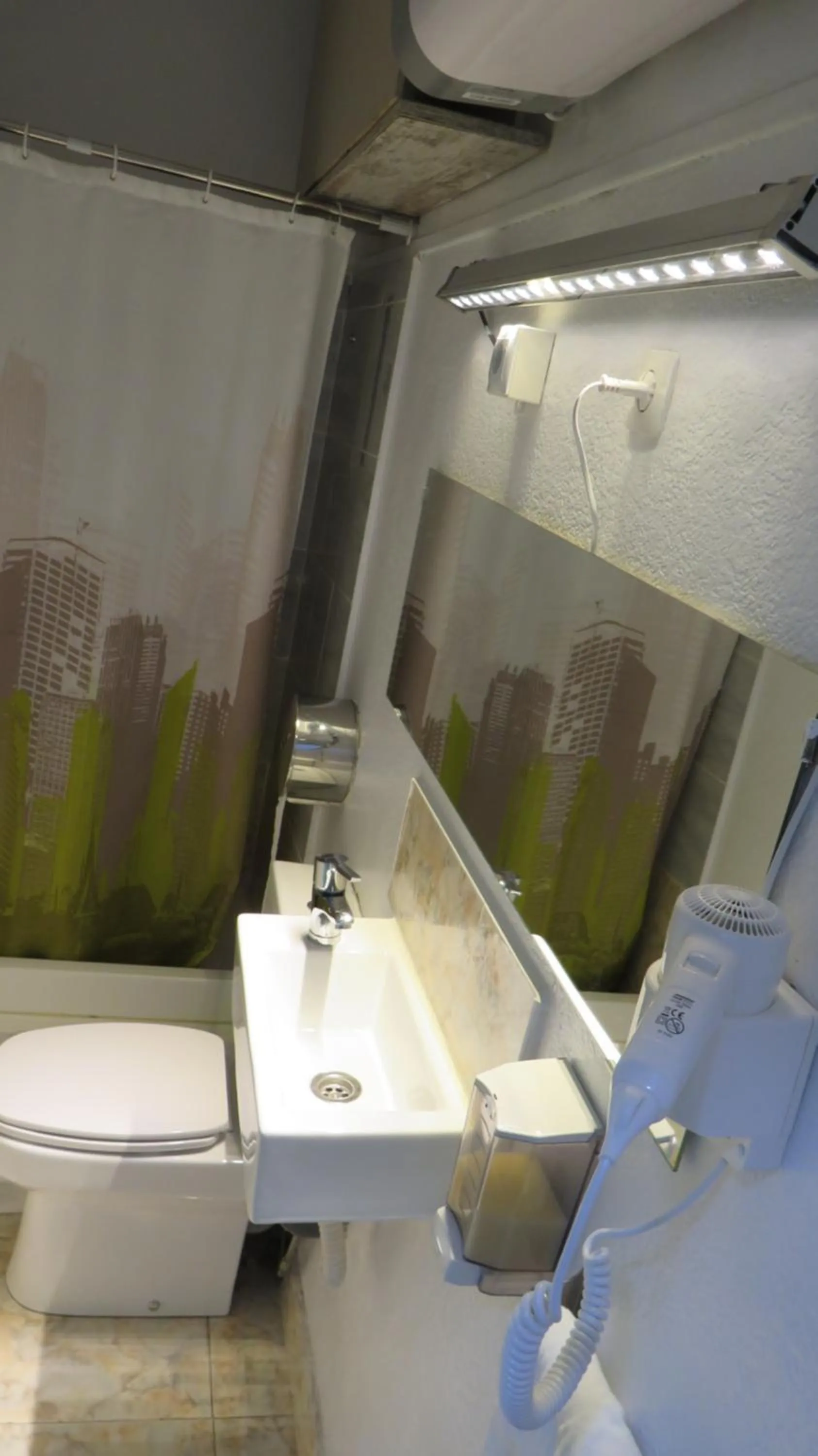 Shower in Casa de Huéspedes Almansa