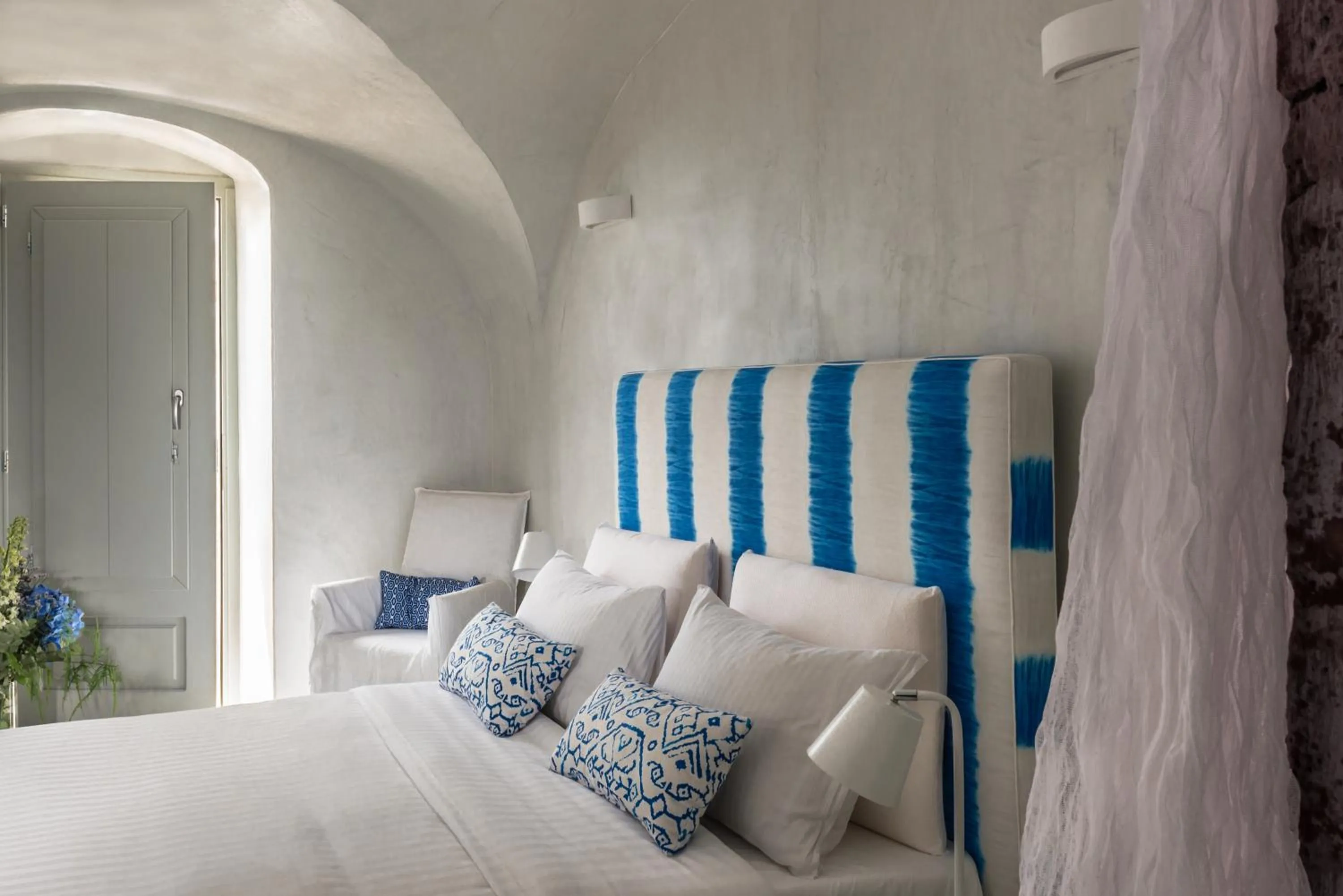 Bedroom, Bed in Mythical Blue Luxury Suites