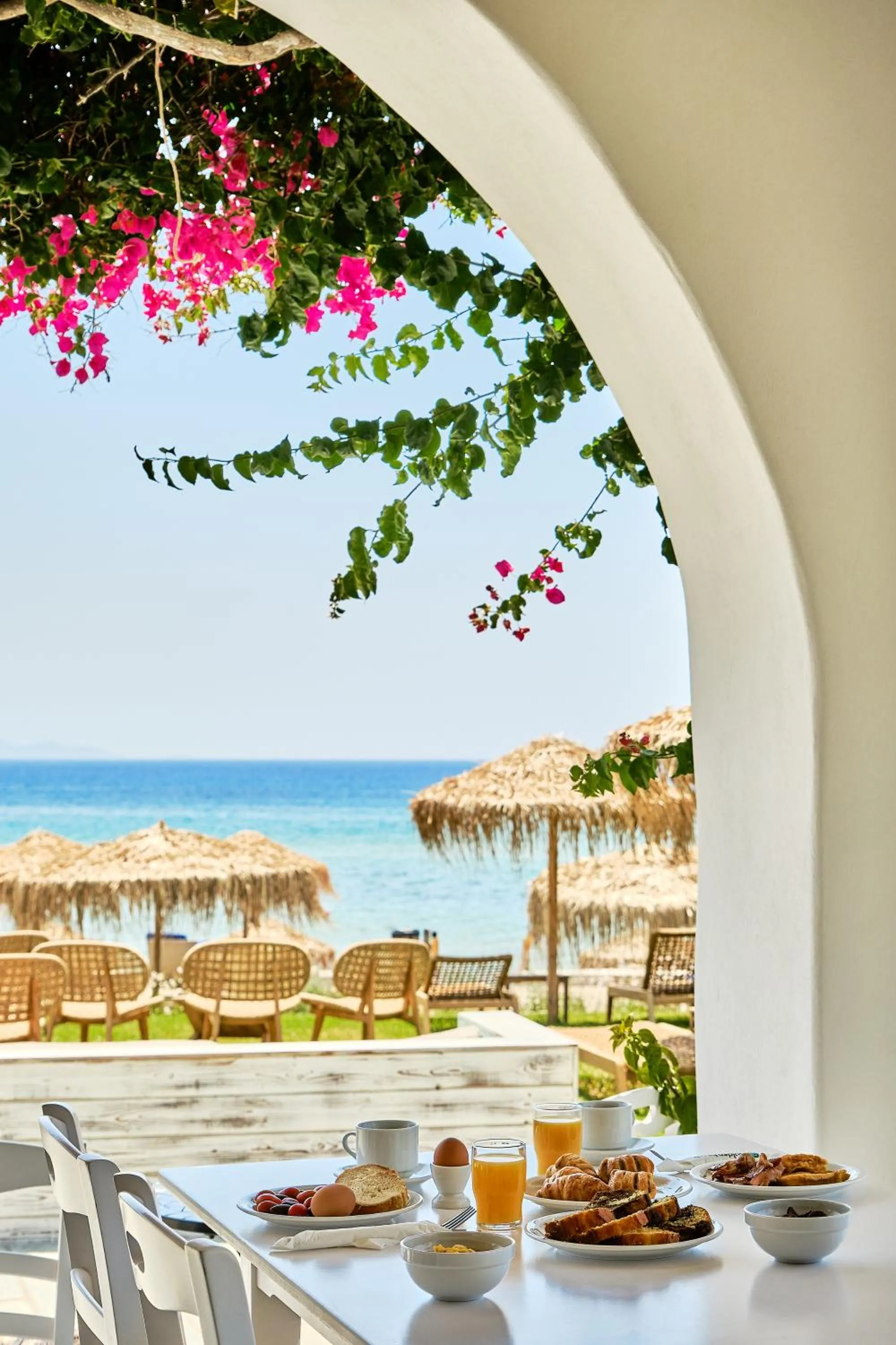 Restaurant/places to eat in Golden Beach Hotel