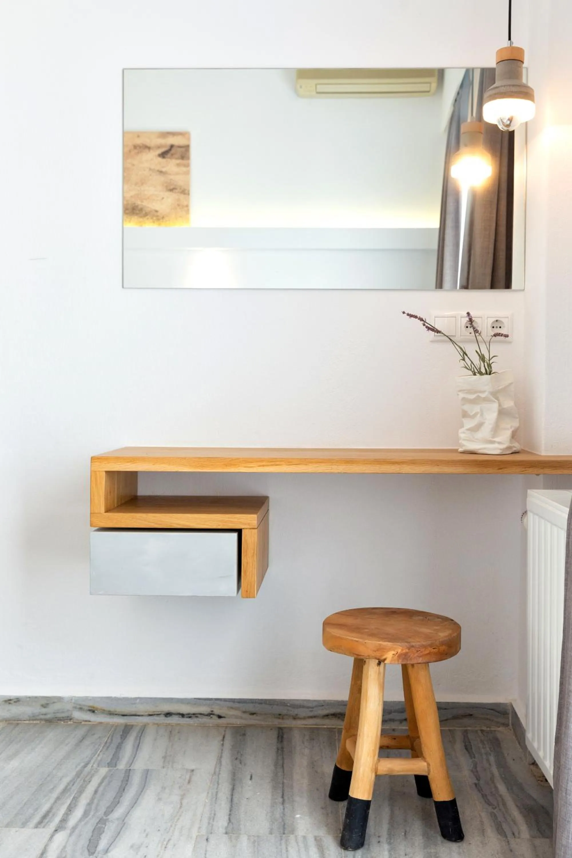 Decorative detail in Golden Beach Hotel