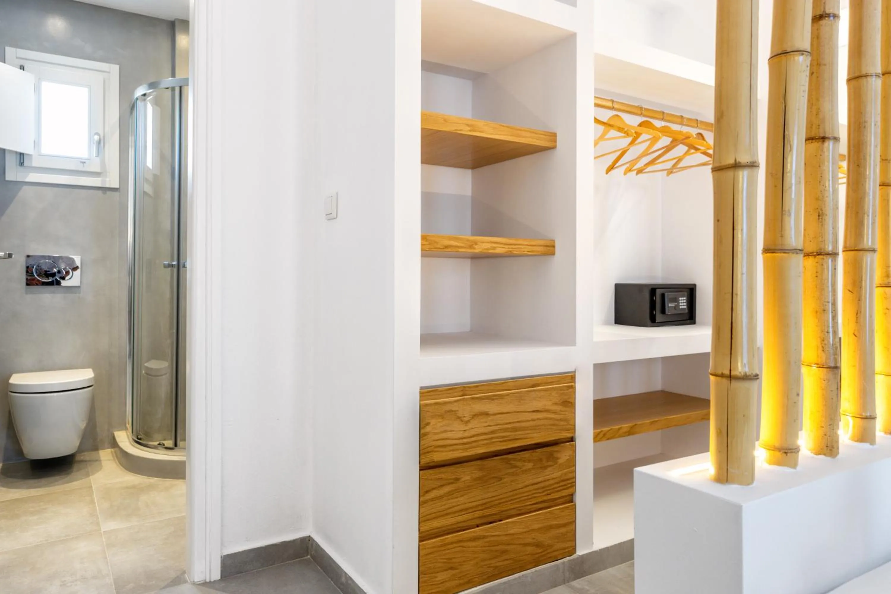 Decorative detail in Golden Beach Hotel