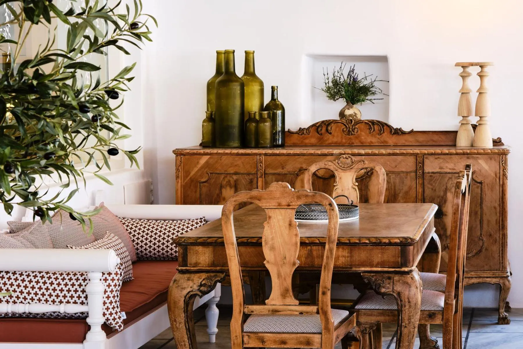 Restaurant/places to eat in Golden Beach Hotel