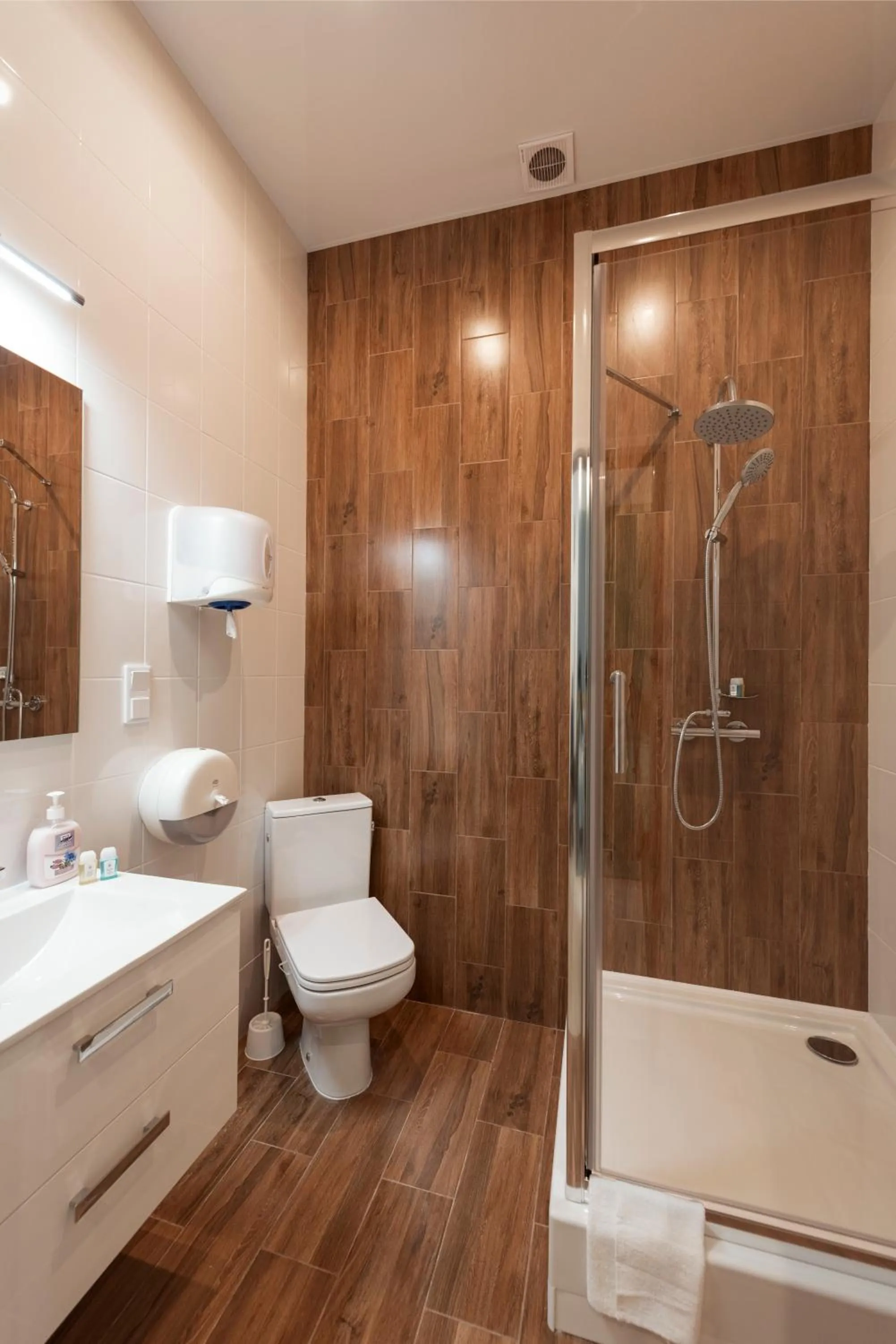 Shower in Ginger ApartHostel