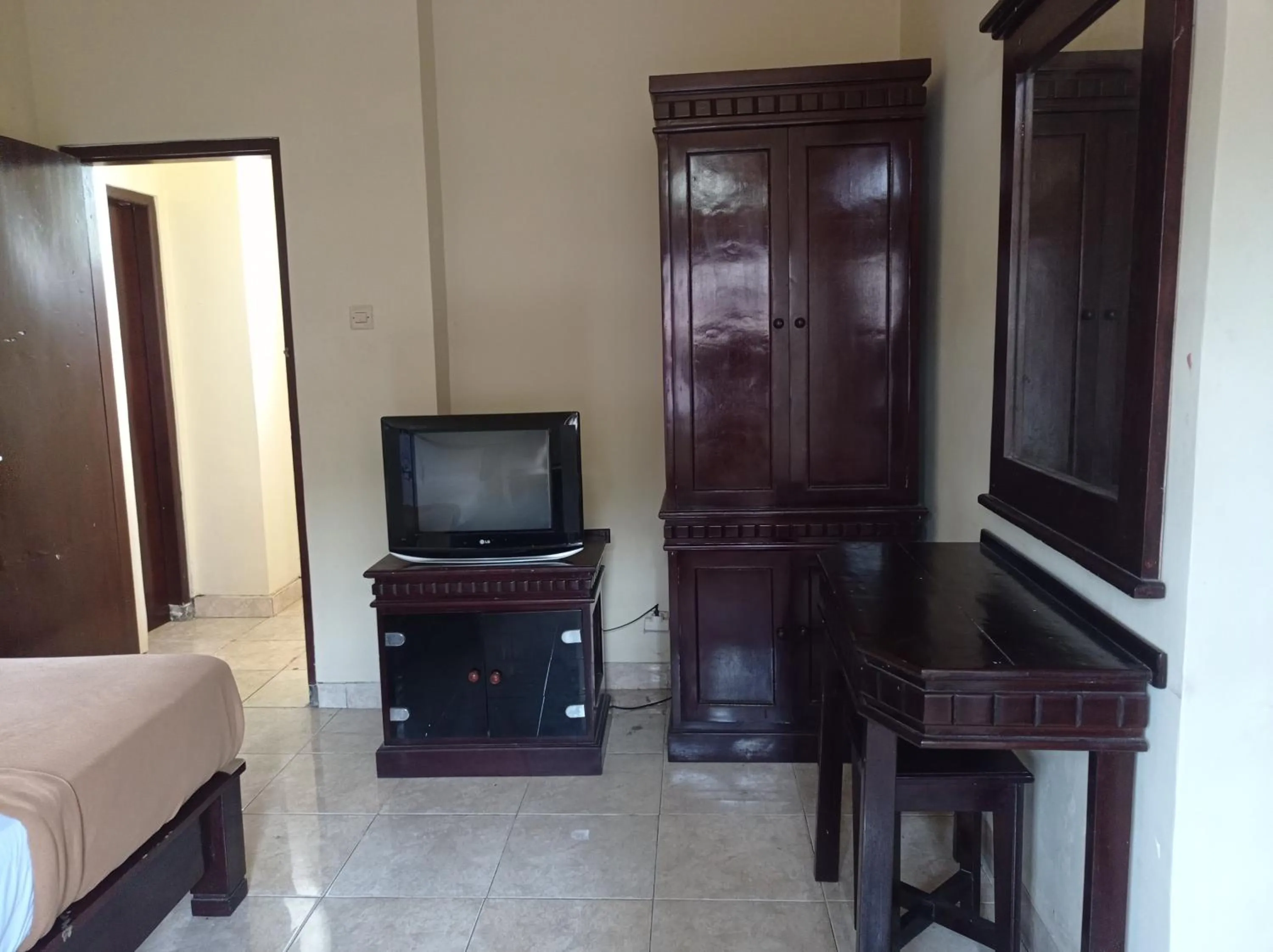 Bed in Hotel Mawar Sari Mitra RedDoorz