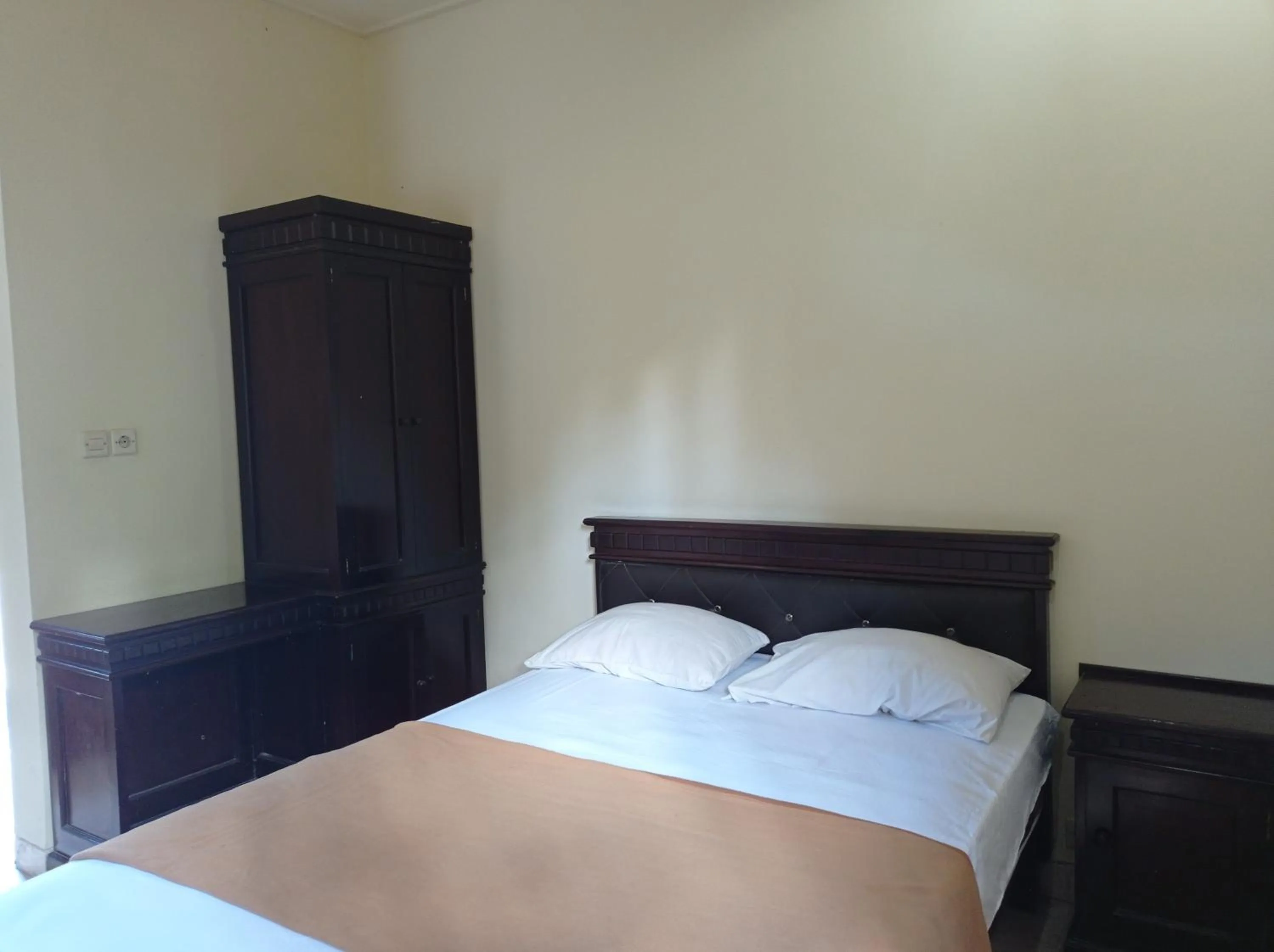 Bed in Hotel Mawar Sari Mitra RedDoorz