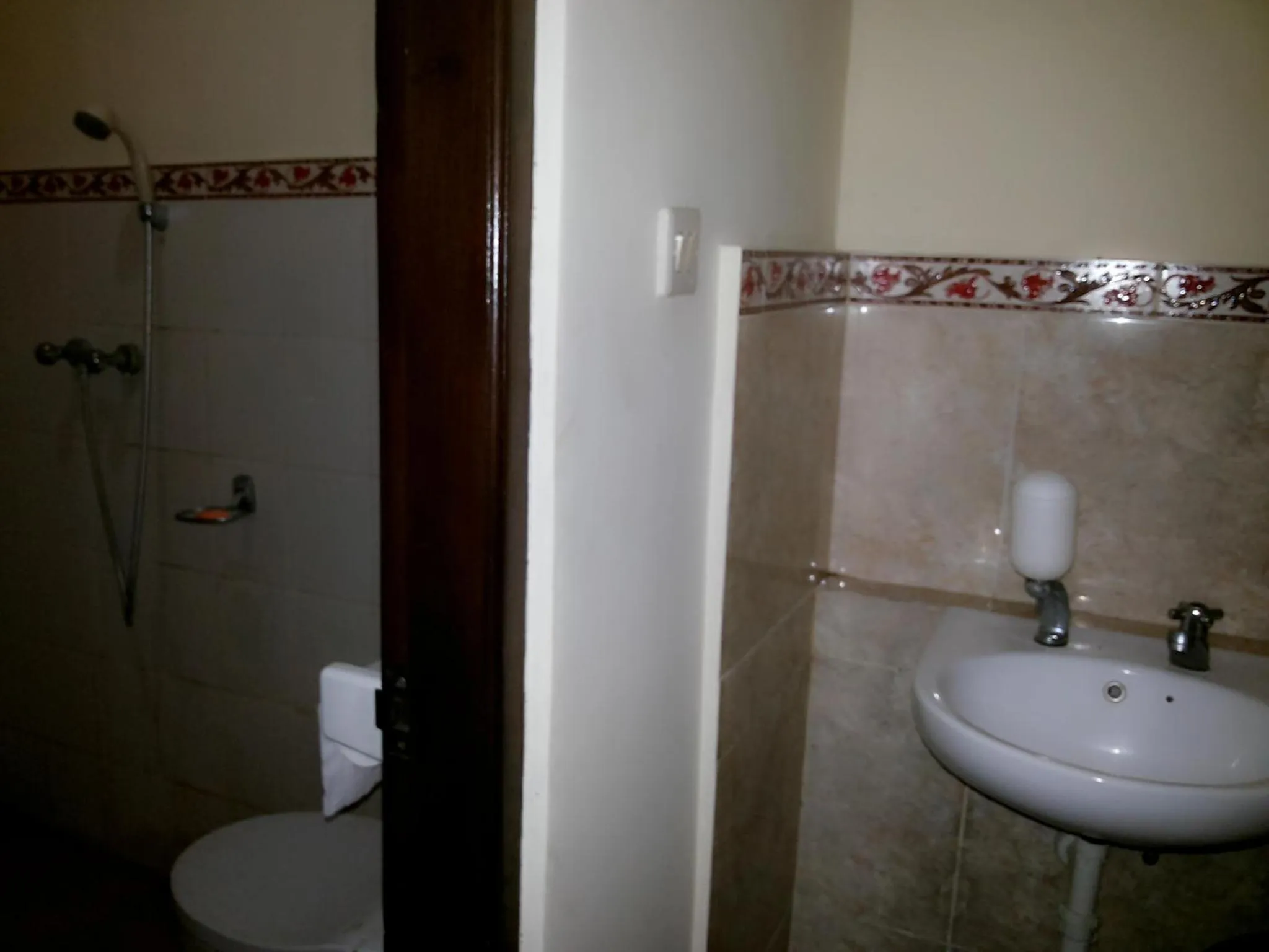 Bathroom in Hotel Mawar Sari Mitra RedDoorz