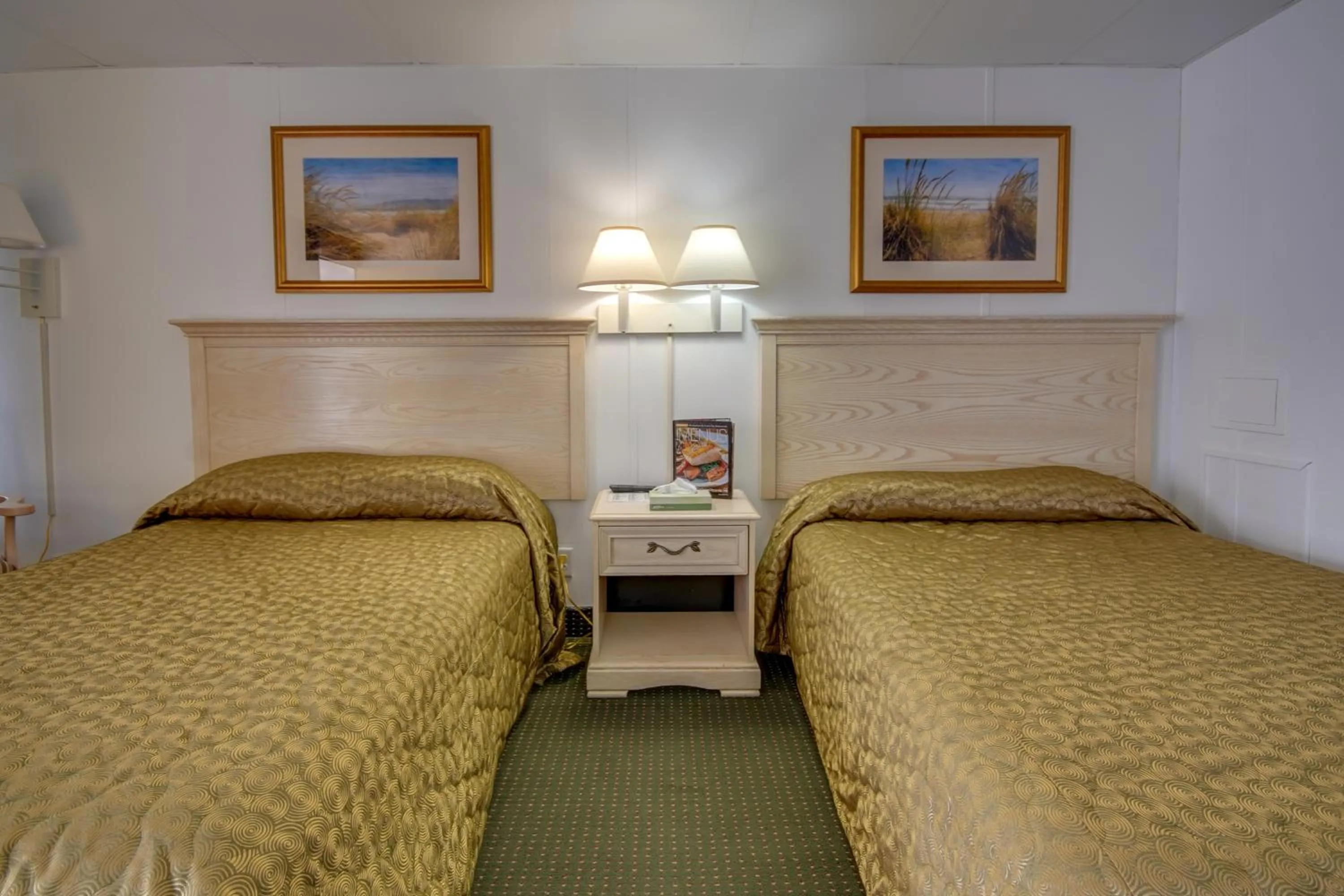 Bedroom, Bed in Empress Motel