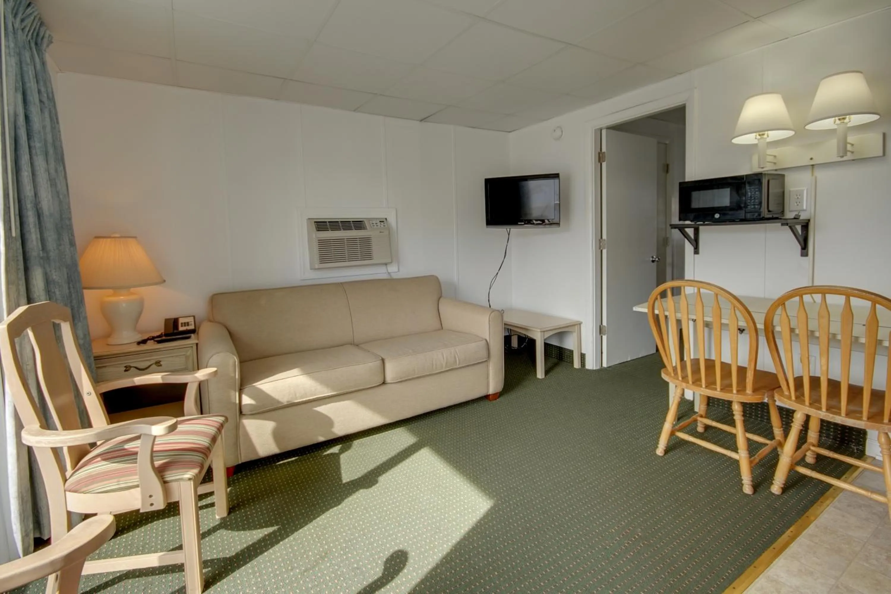 Bedroom in Empress Motel
