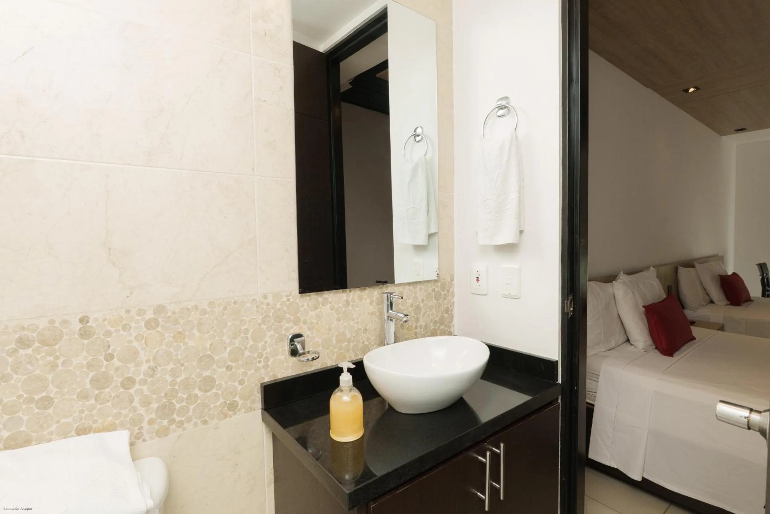 Shower, Bed in Hotel El Alba