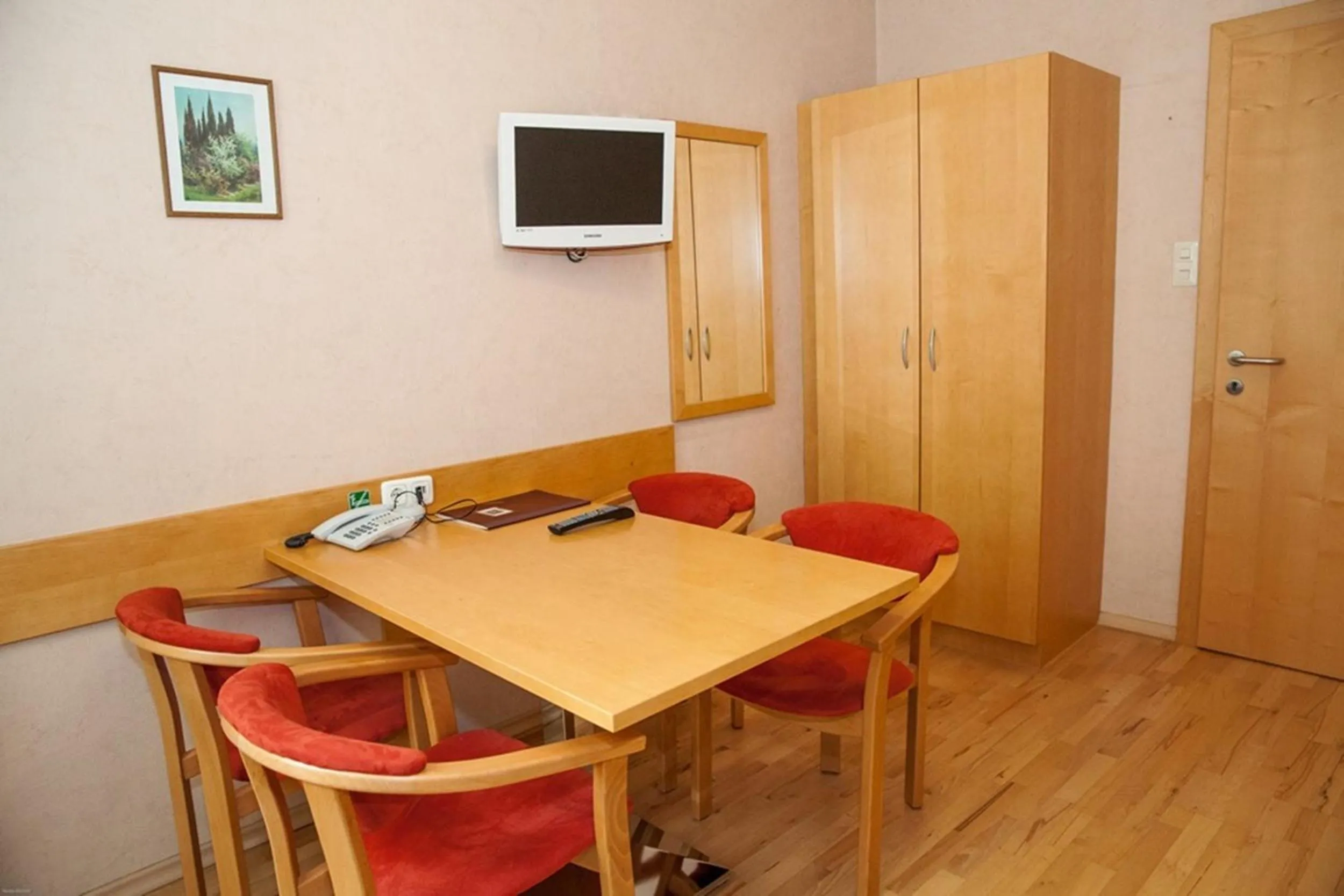 Photo of the whole room in Gasthof Roderich Hotel