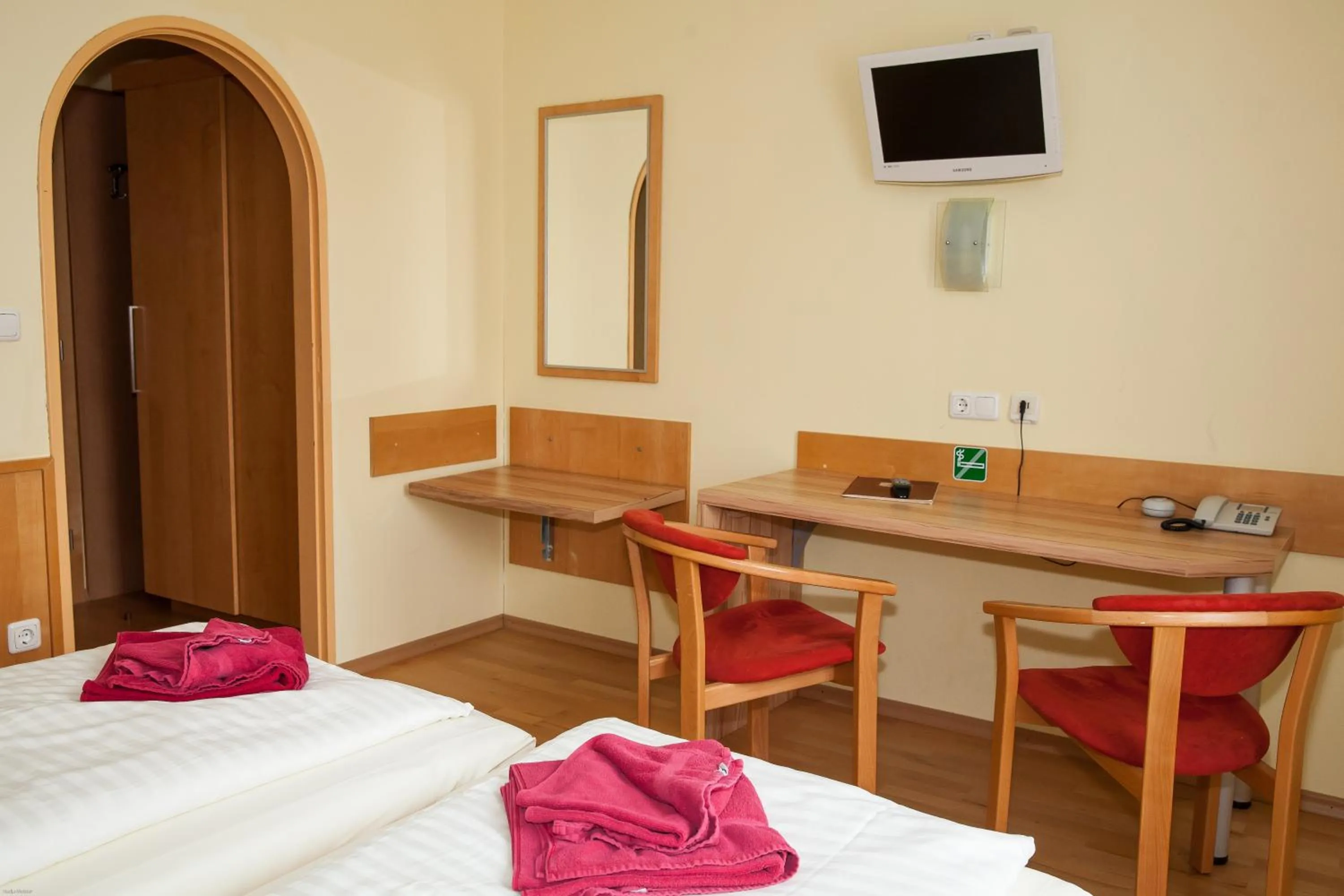 Photo of the whole room, Bed in Gasthof Roderich Hotel