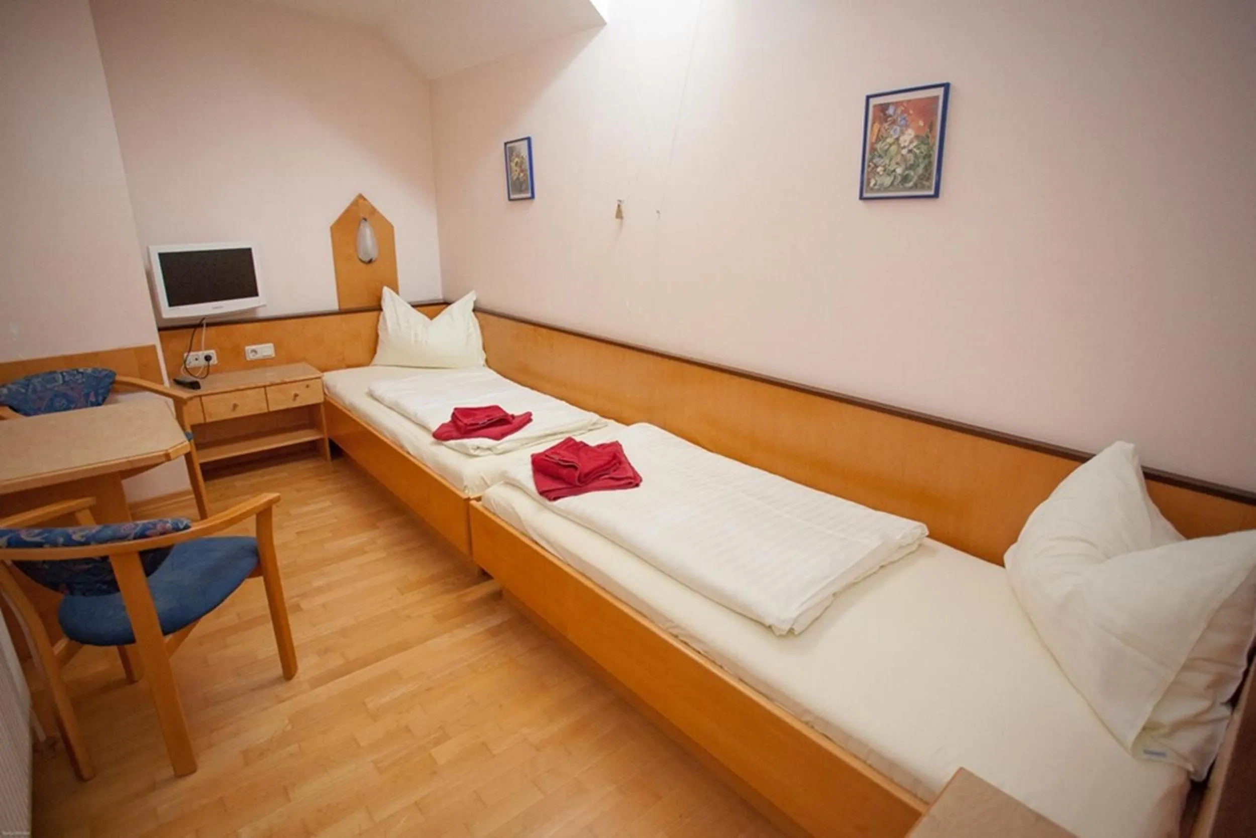 Photo of the whole room, Bed in Gasthof Roderich Hotel