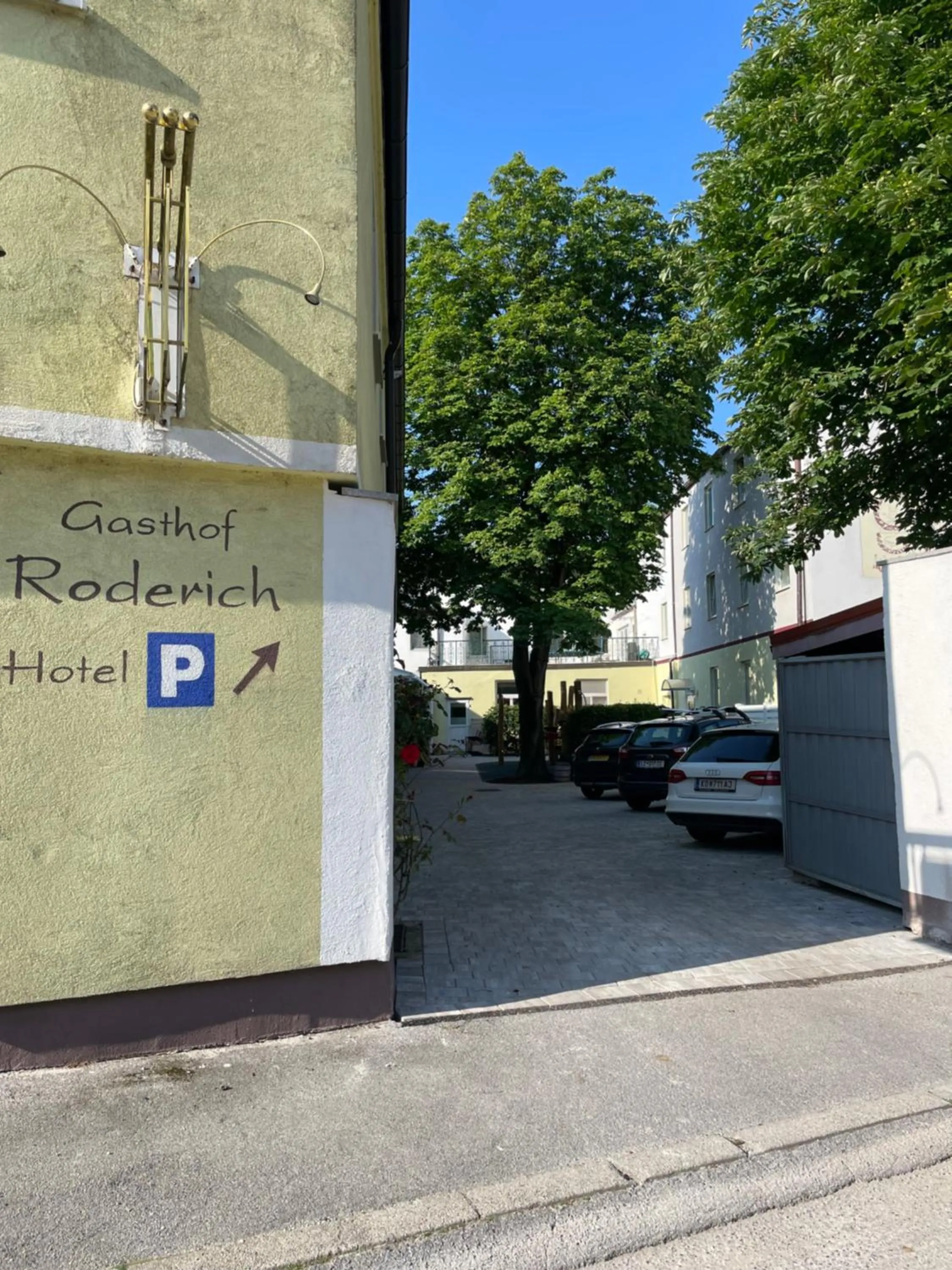 Property building in Gasthof Roderich Hotel