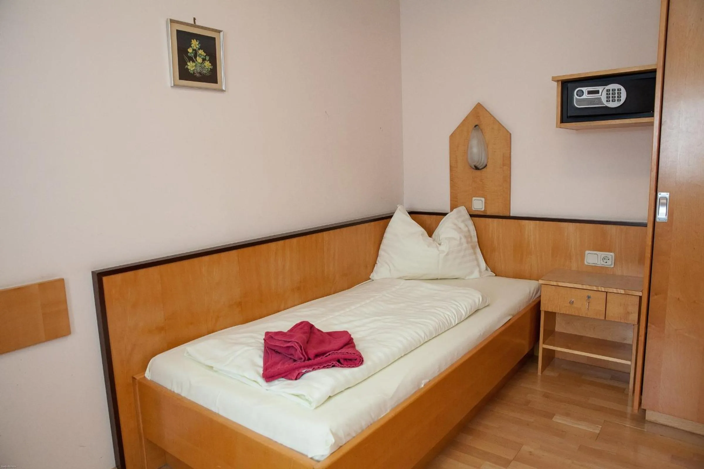 Photo of the whole room, Bed in Gasthof Roderich Hotel