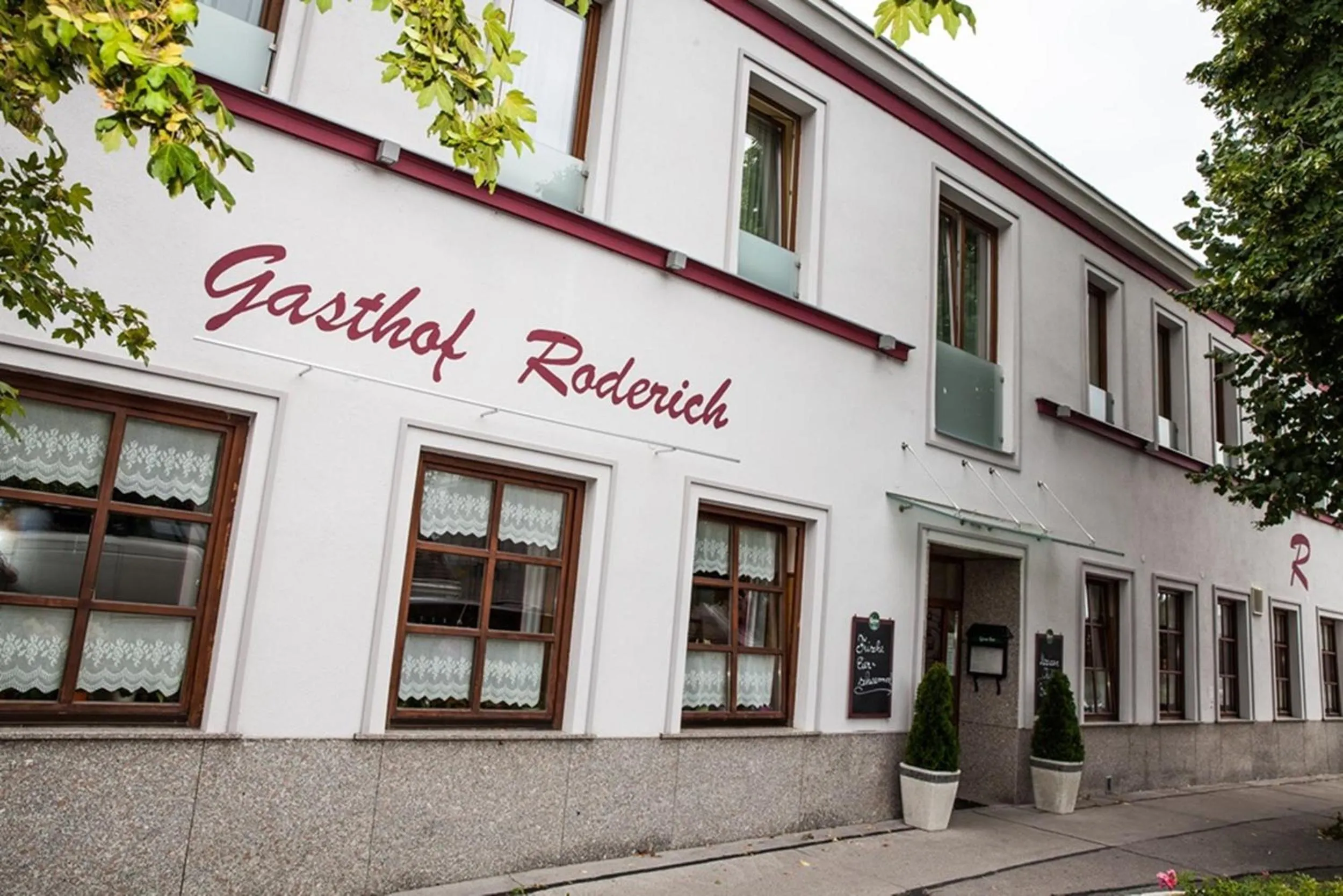 Facade/entrance in Gasthof Roderich Hotel