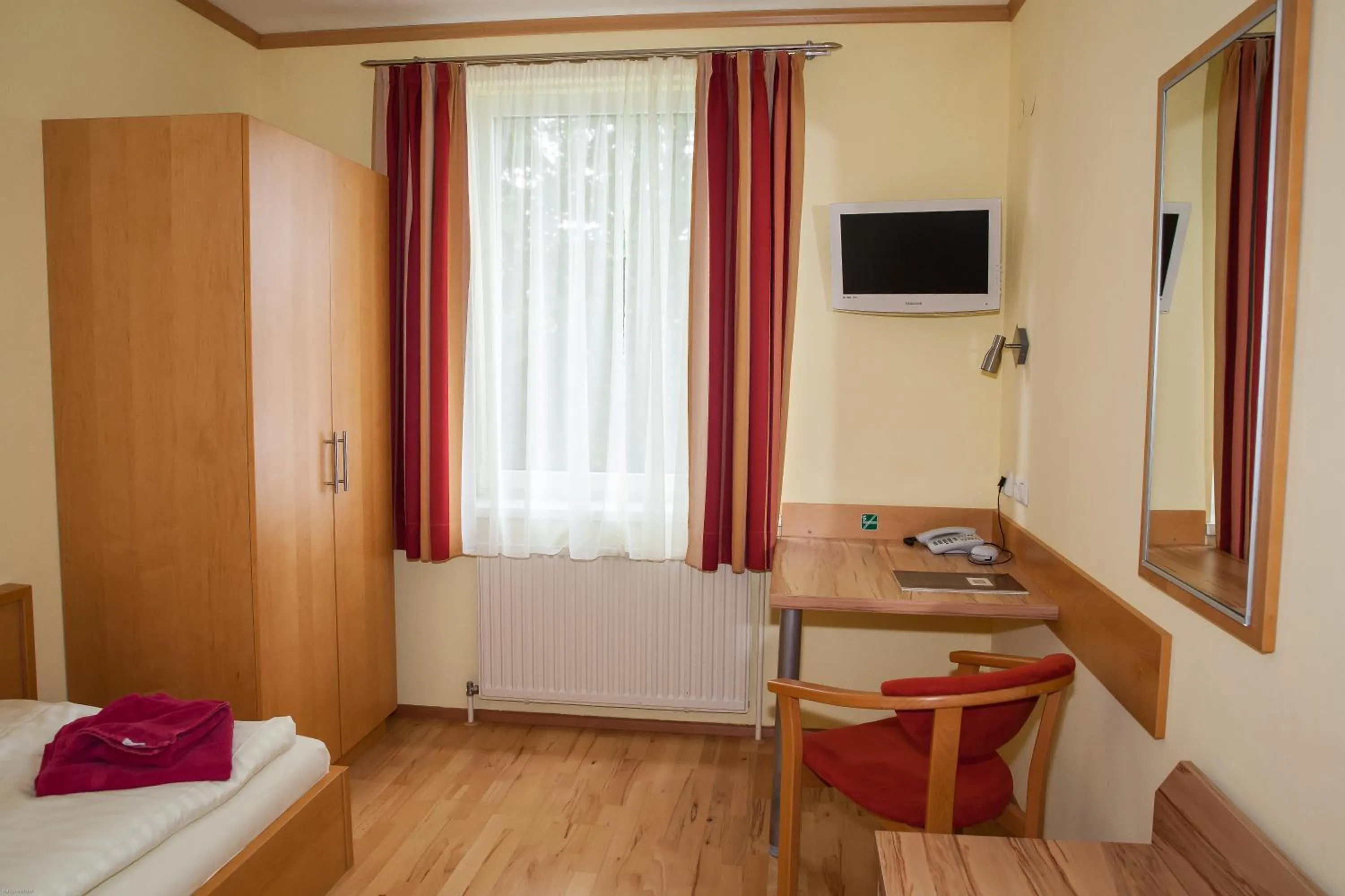 Photo of the whole room, Bed in Gasthof Roderich Hotel