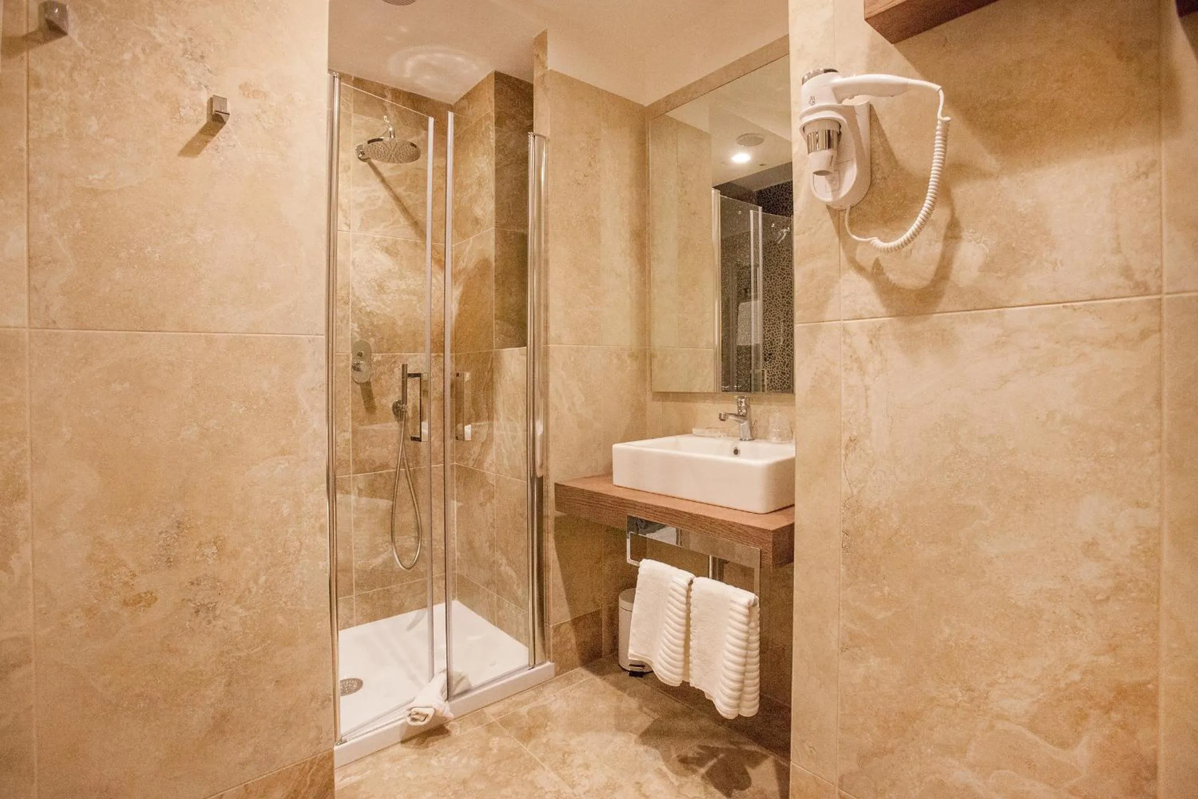 Shower in B&B Dimora San Felice