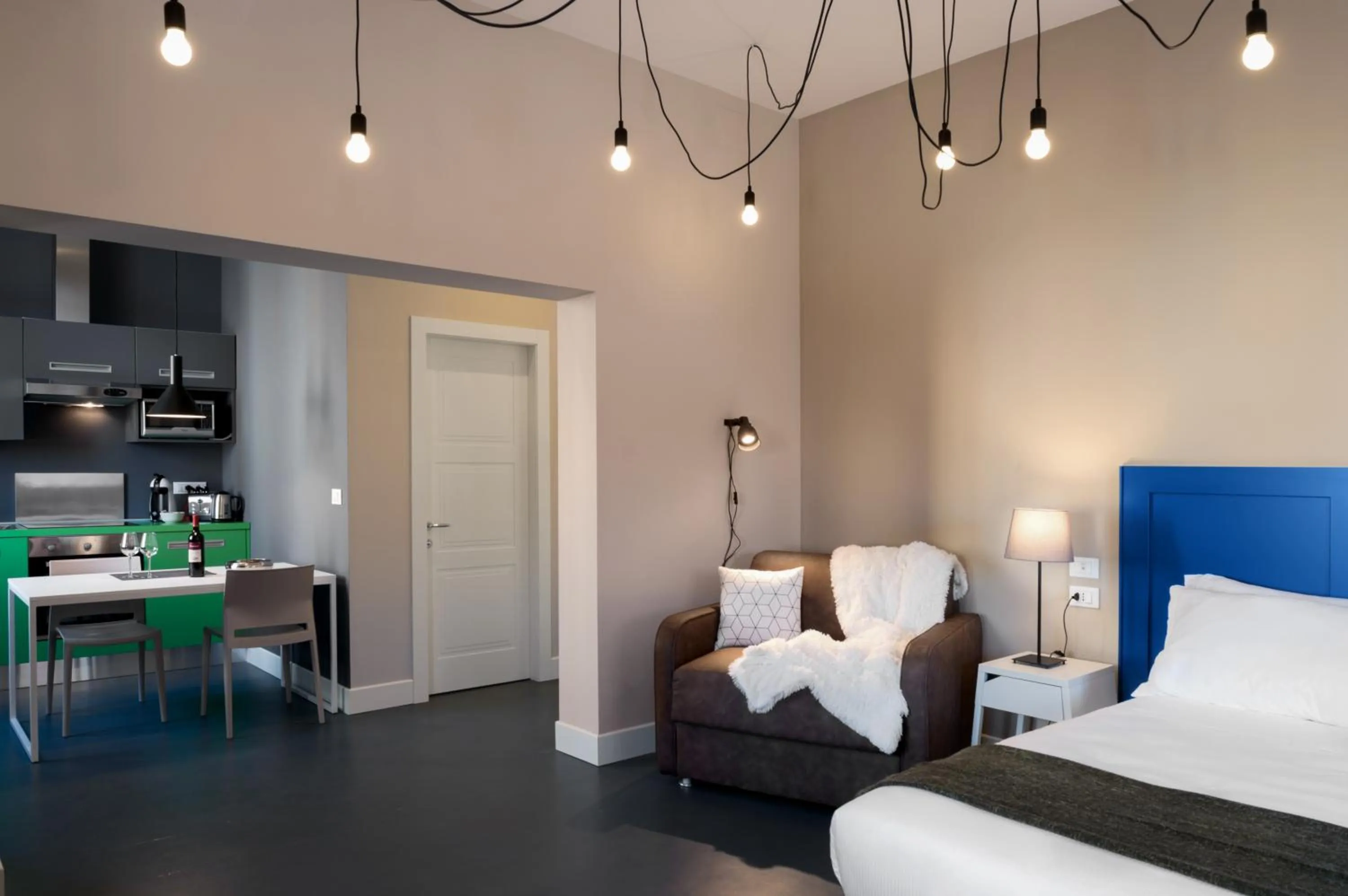 Kitchen or kitchenette, Bed in Almarossa