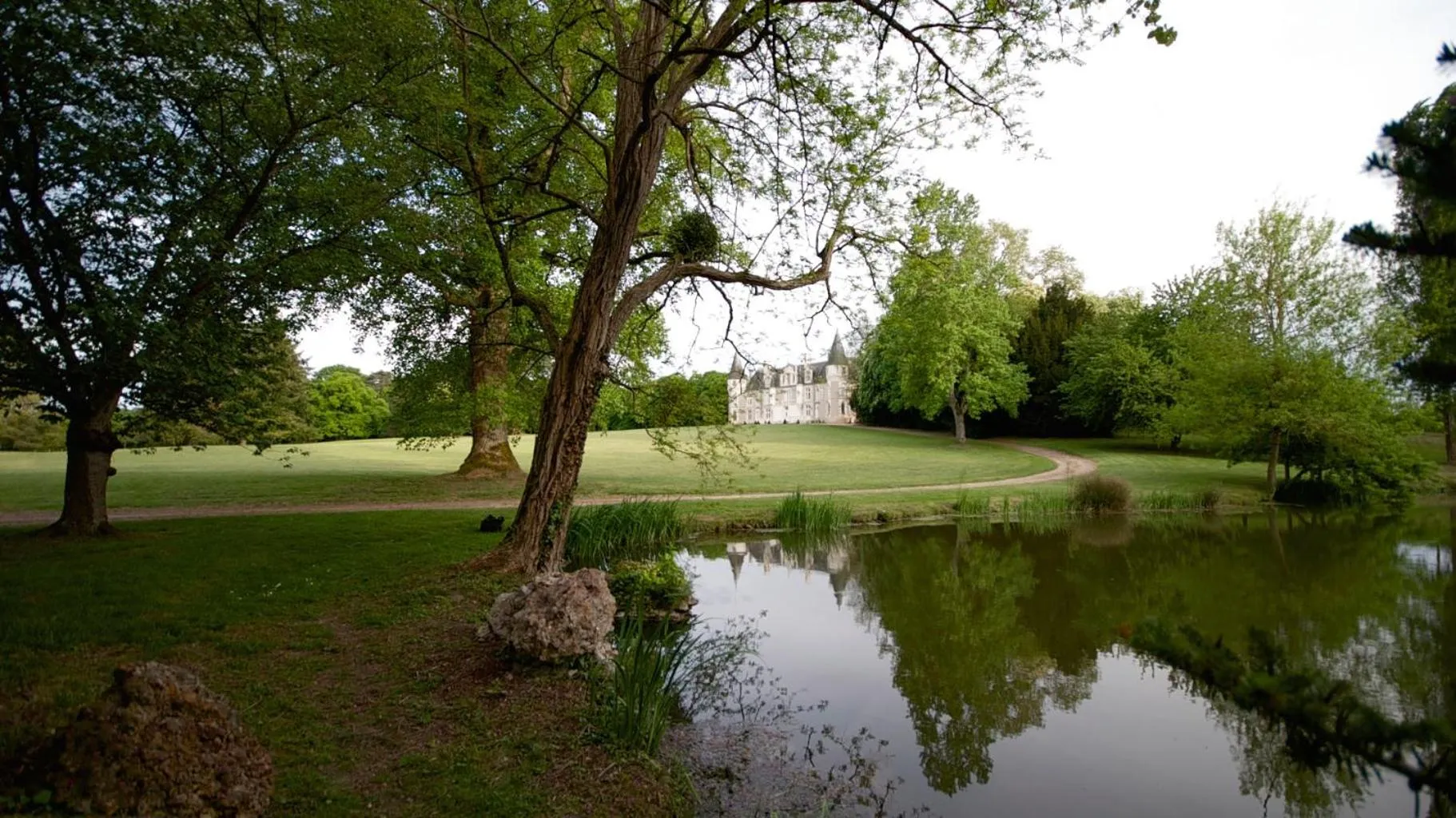 Garden view in Château de Beauvais