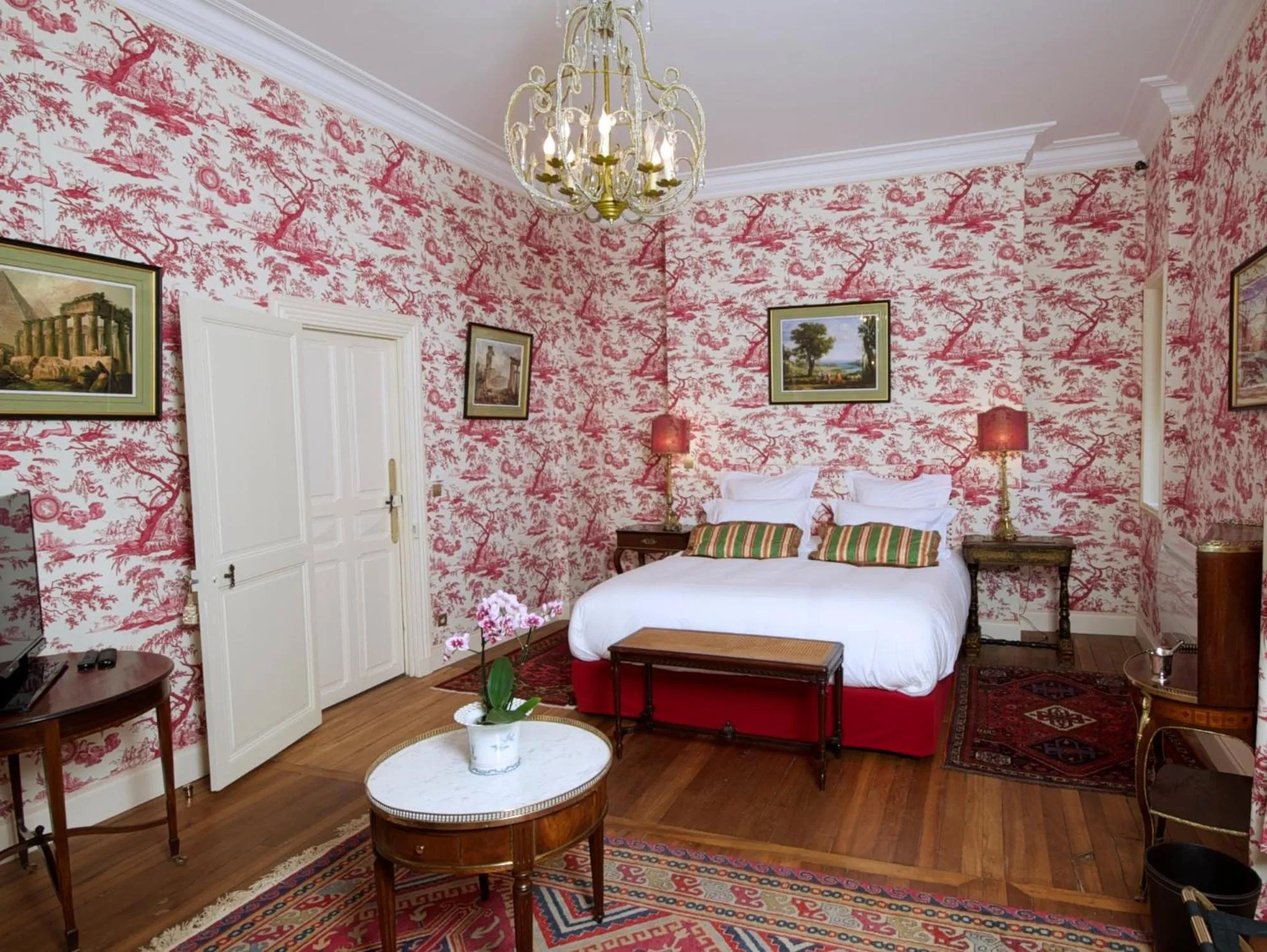 Photo of the whole room, Bed in Château de Beauvais