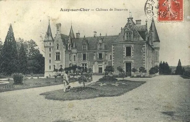 Facade/entrance in Château de Beauvais