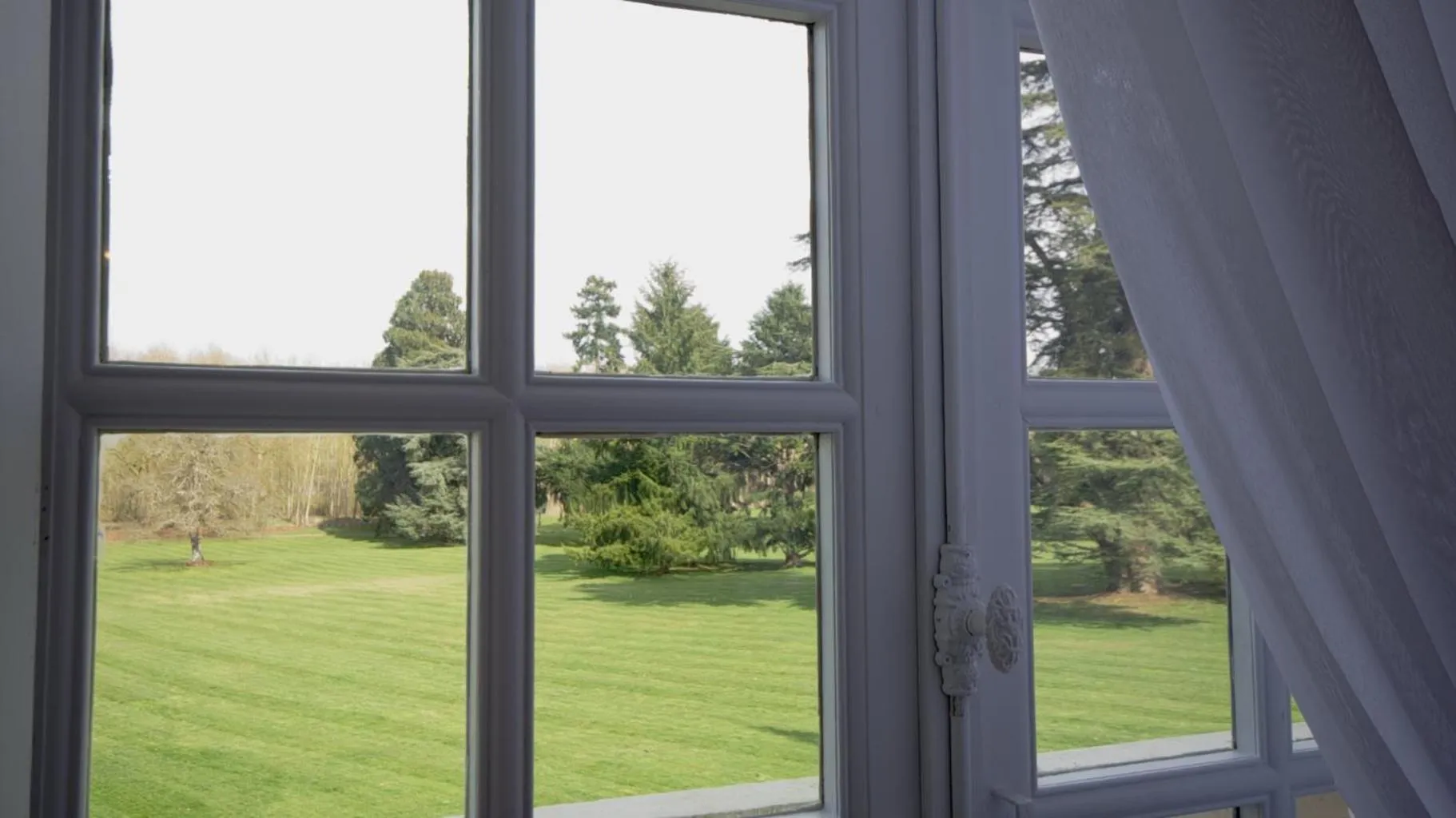 Garden view in Château de Beauvais