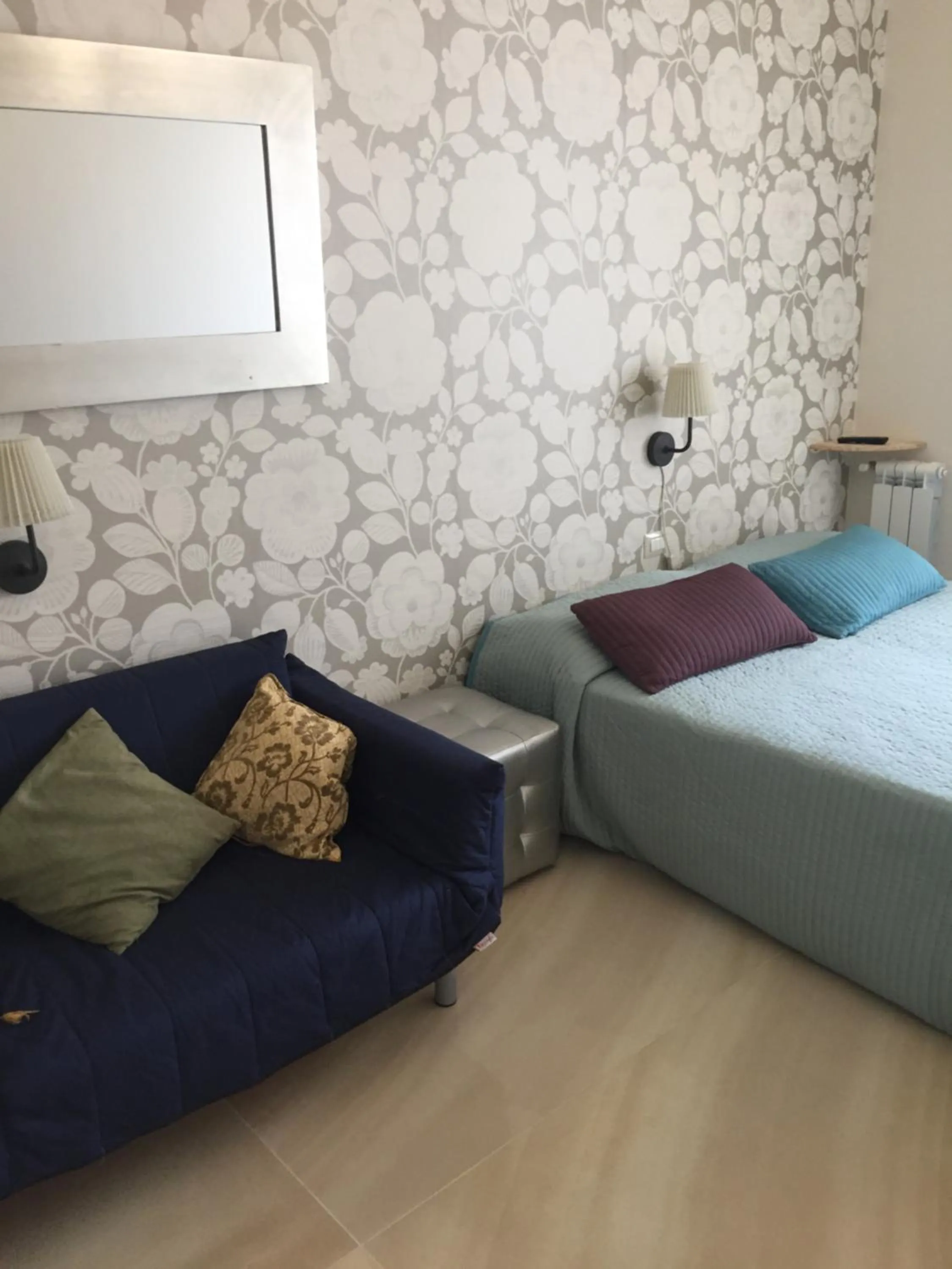 Photo of the whole room, Bed in Aquila house