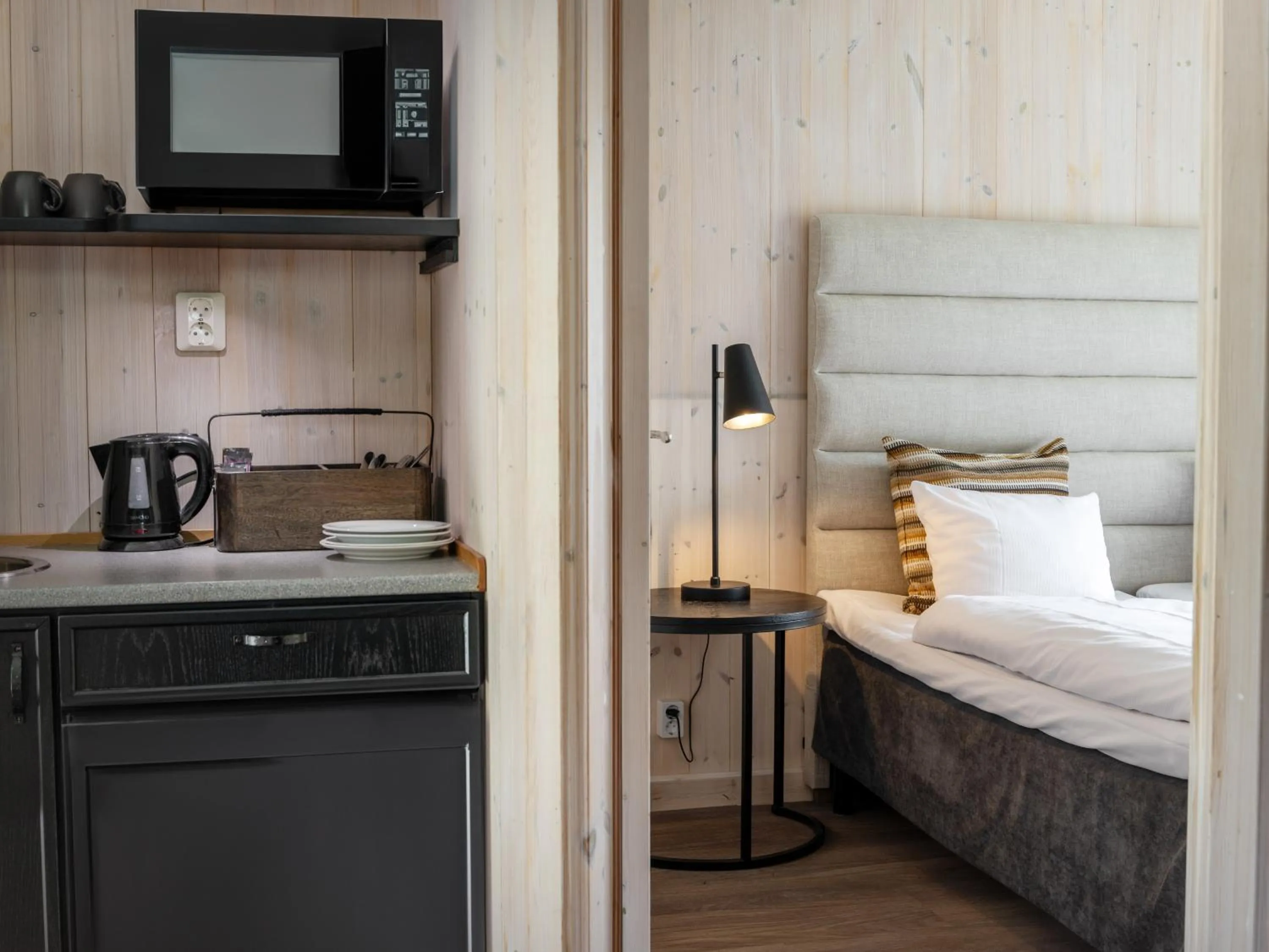 Kitchen or kitchenette, Bed in IceHotel