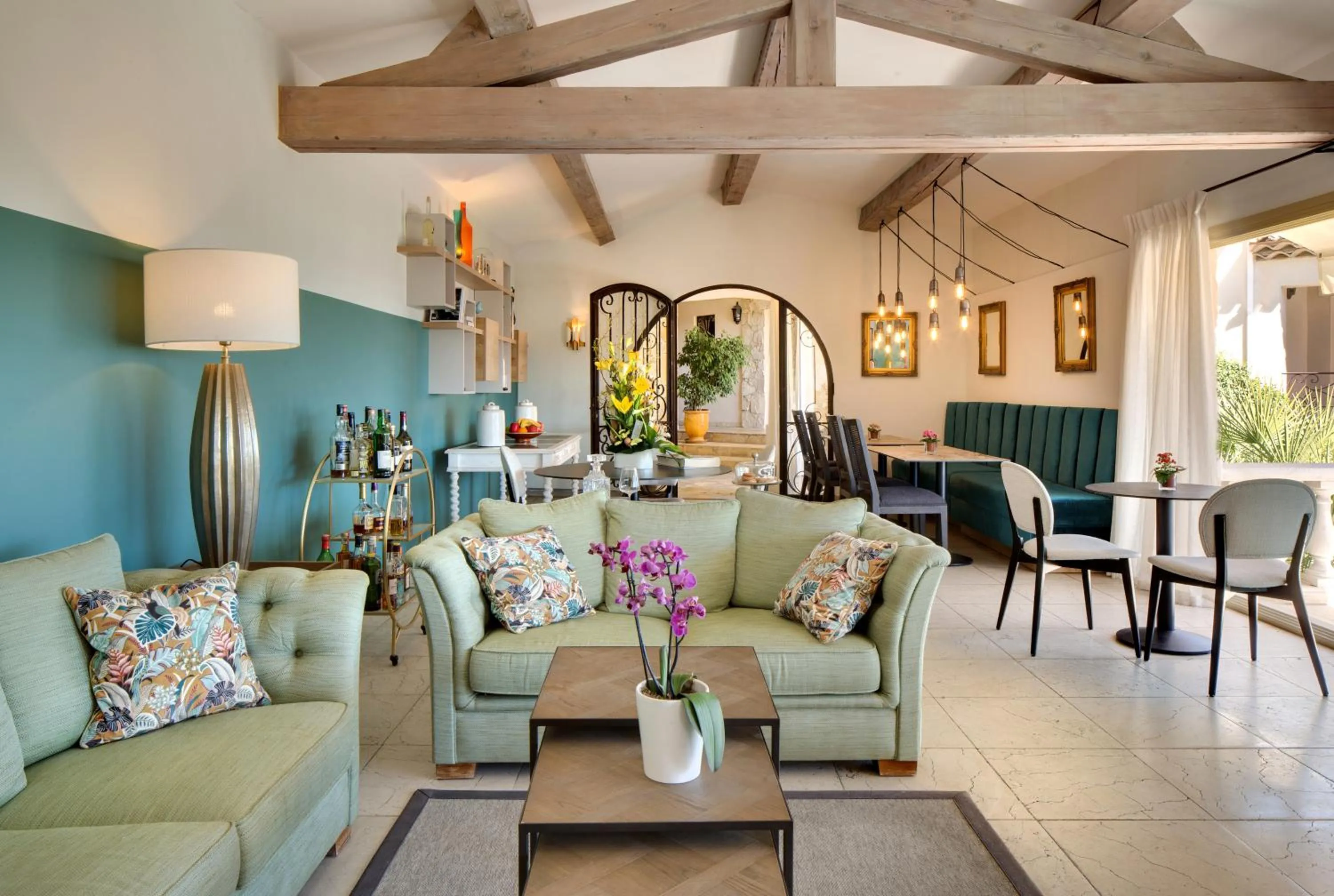 Living room in Hôtel La Grande Bastide