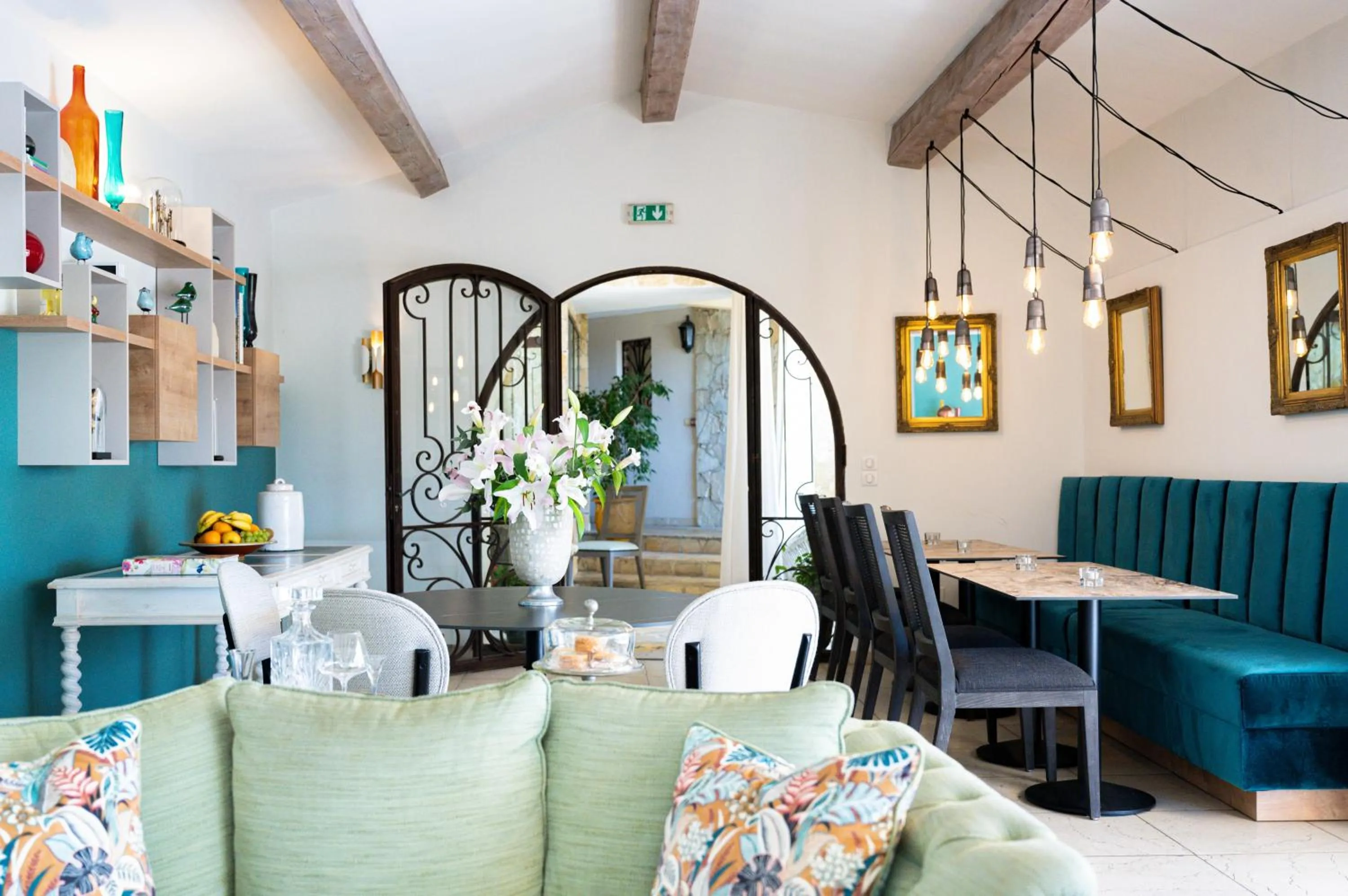 Lounge or bar in Hôtel La Grande Bastide
