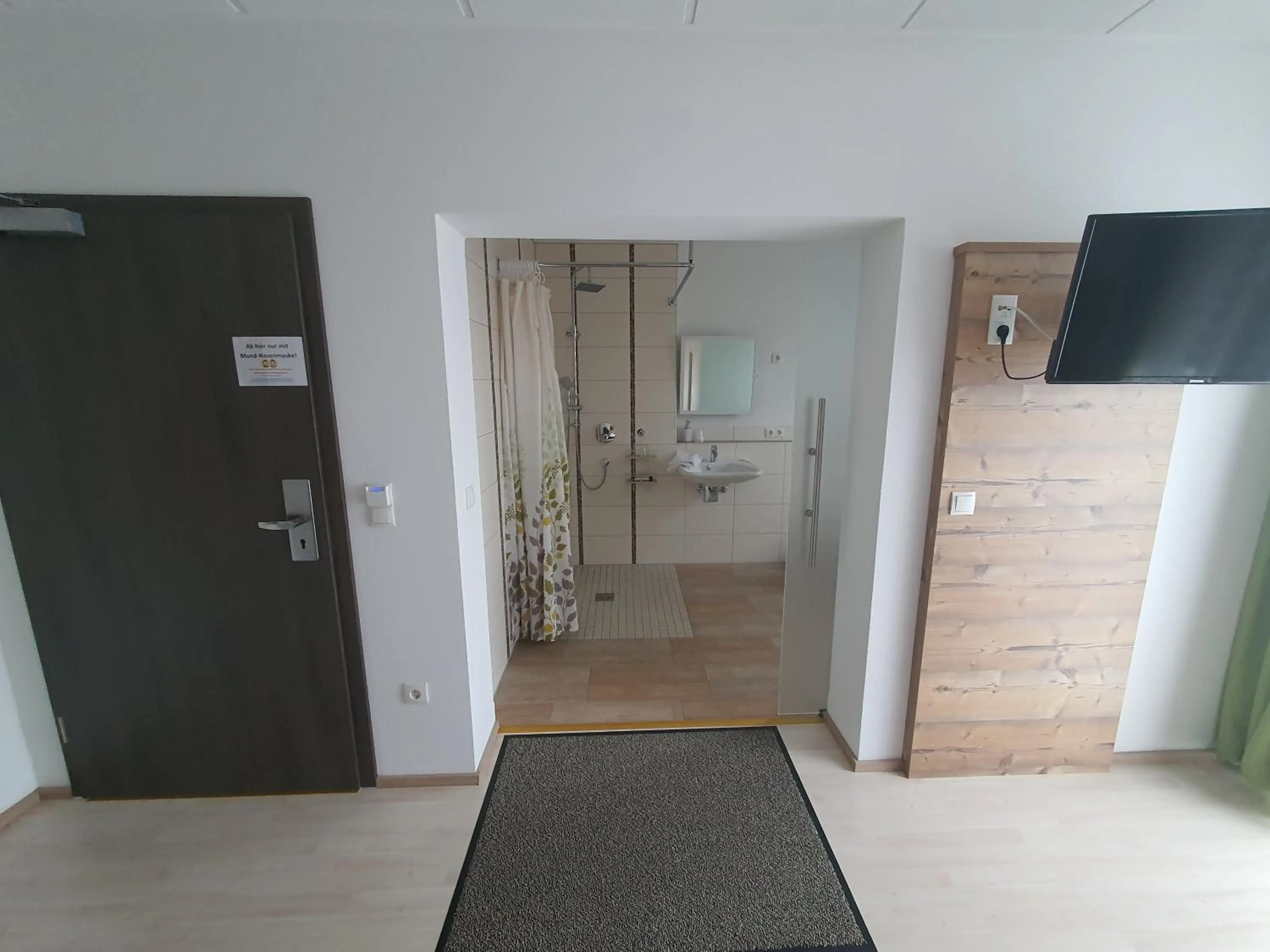 Shower in Schlabecks # Fränkischer Hof # Pegnitz