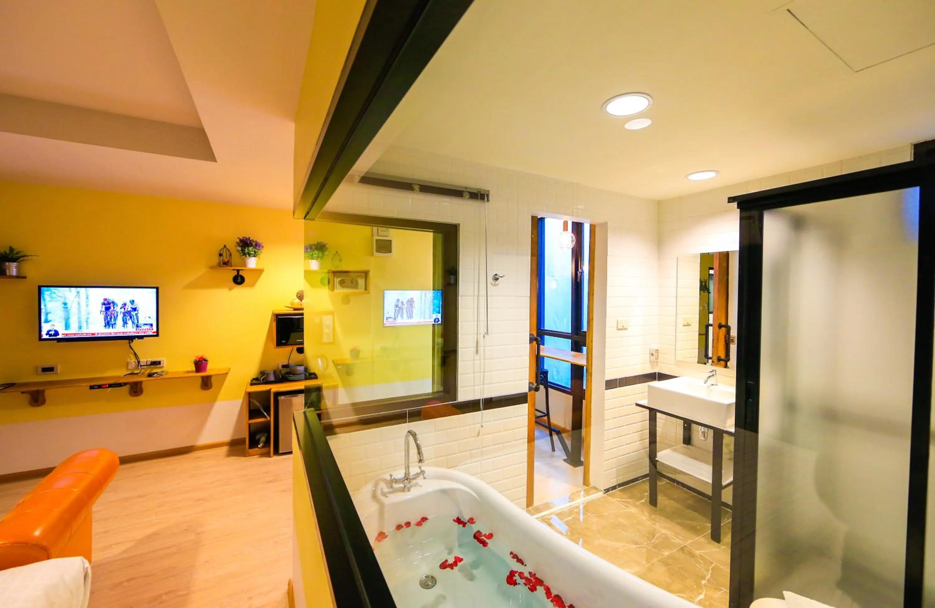 Photo of the whole room, Bed in Adagio Bangkok