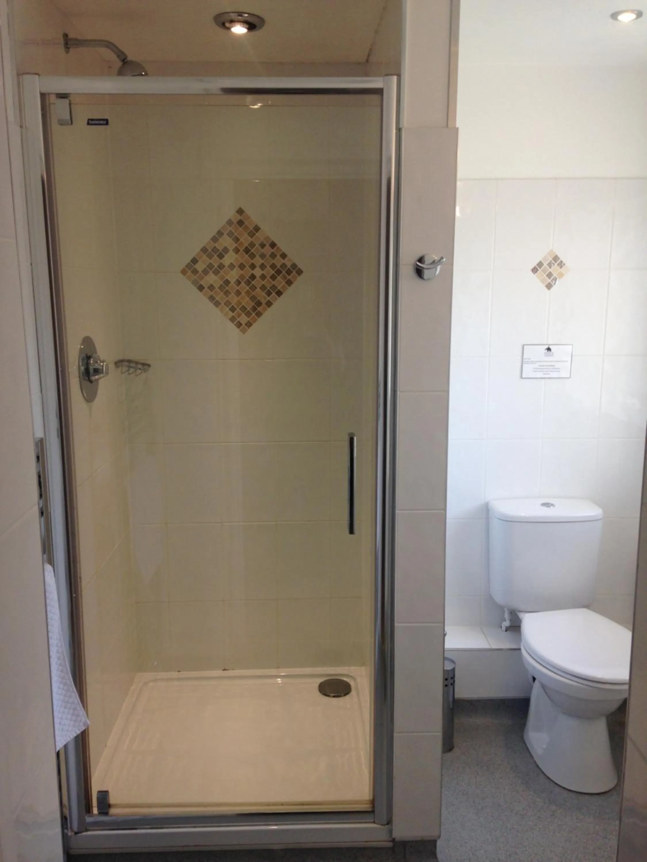 Bathroom in The Elephant & Castle Hotel