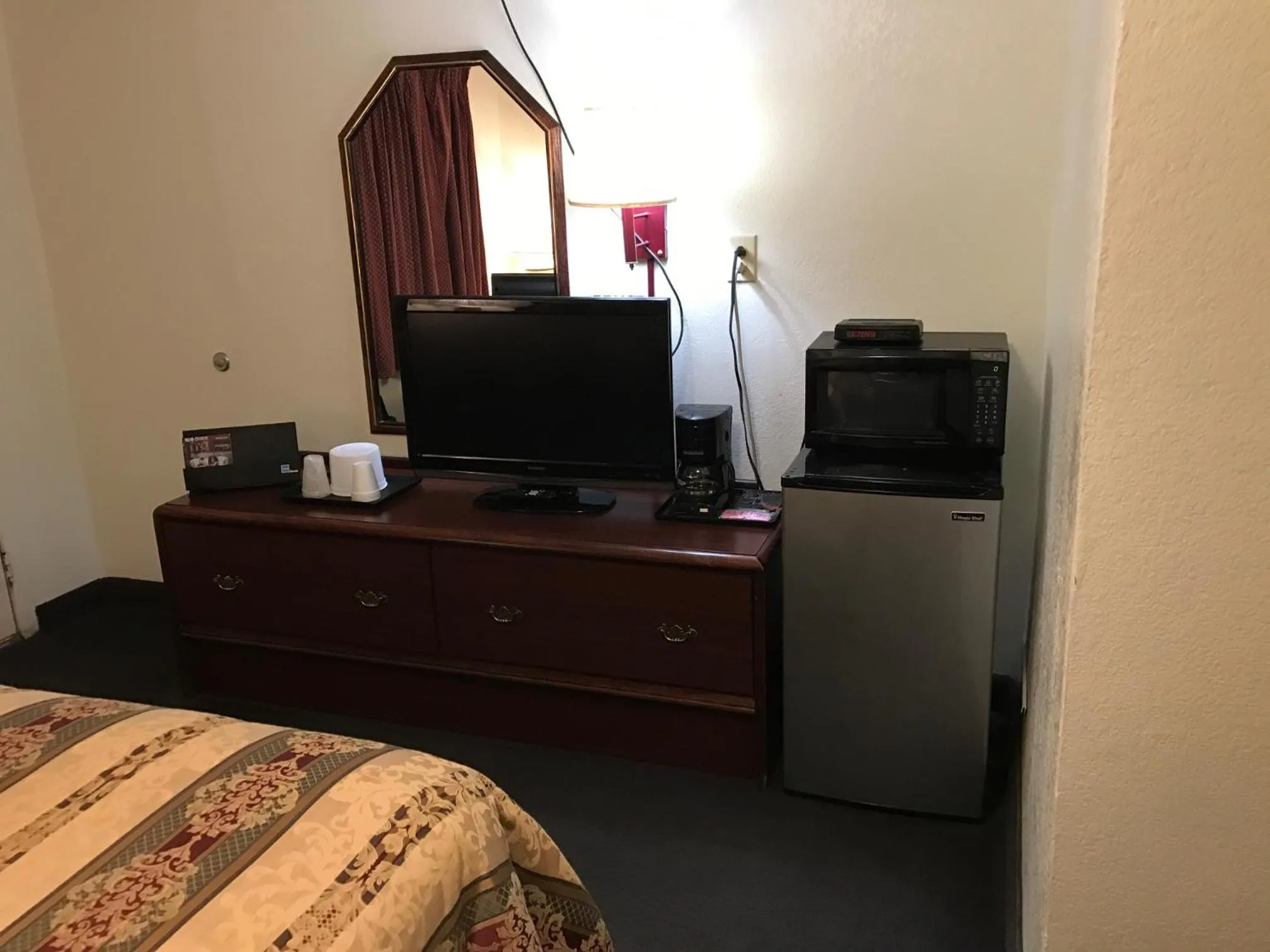 Bed in Budget Inn of Brownfield