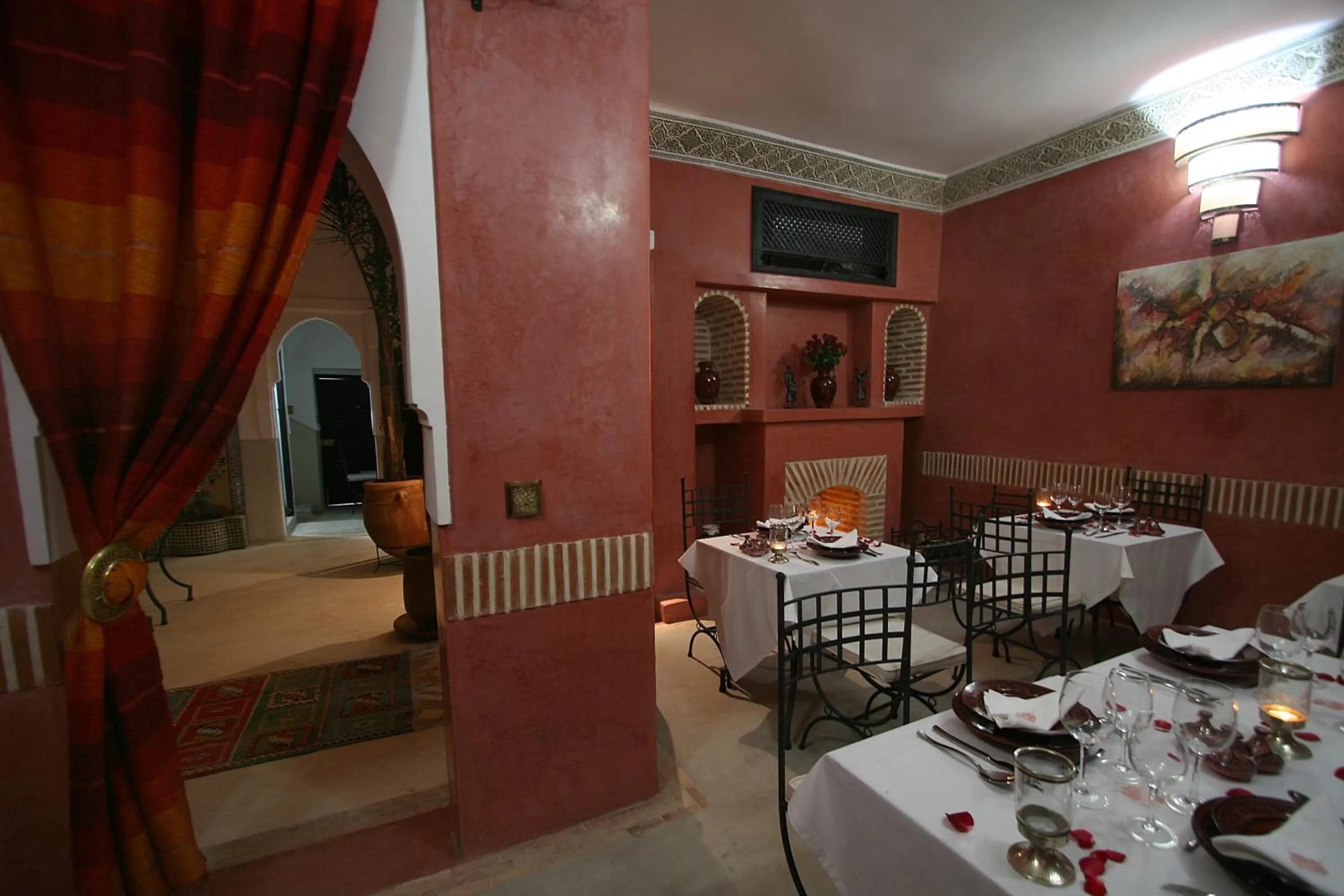 Restaurant/places to eat in Riad Alili