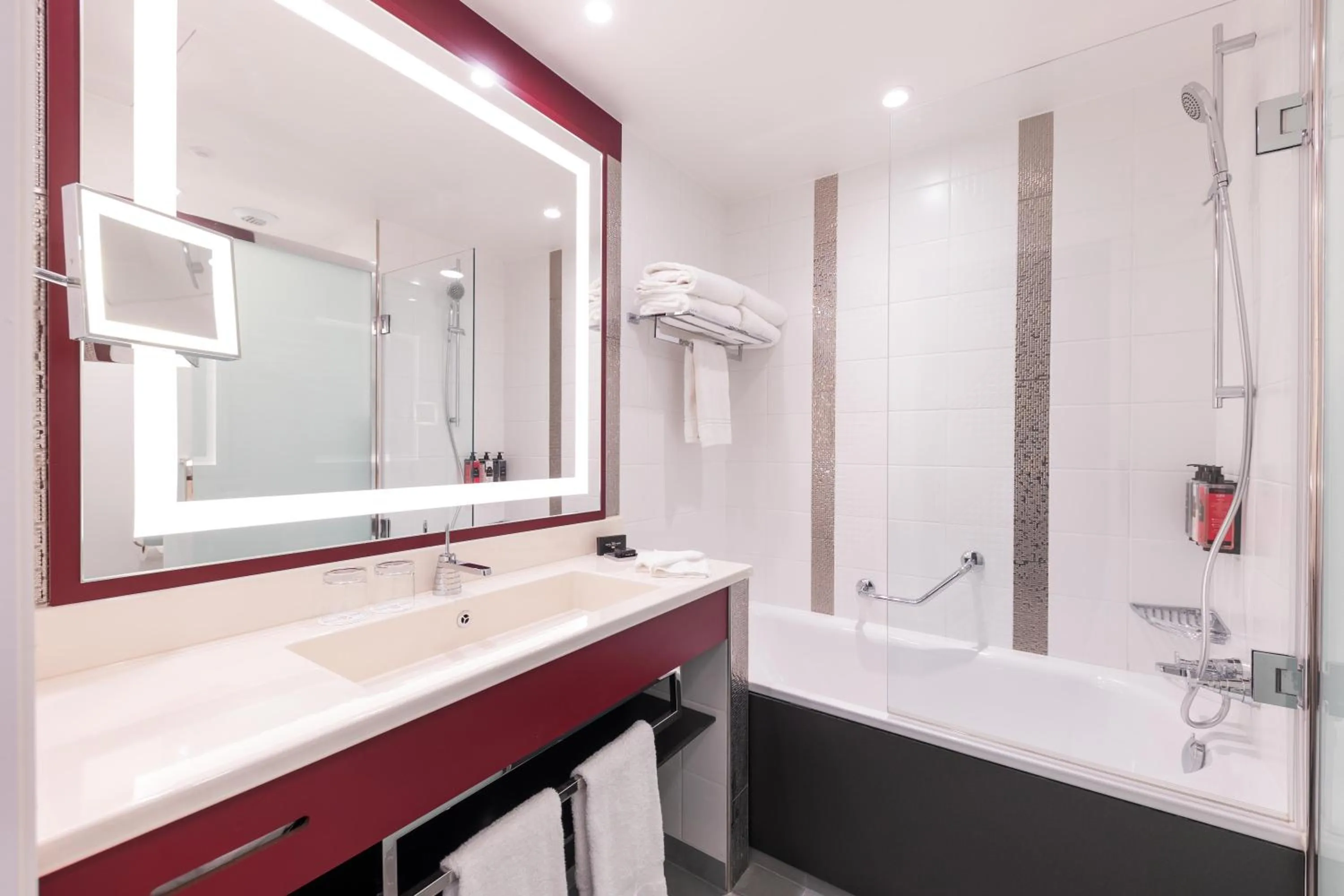 Bedroom in Disney Hotel New York - The Art of Marvel